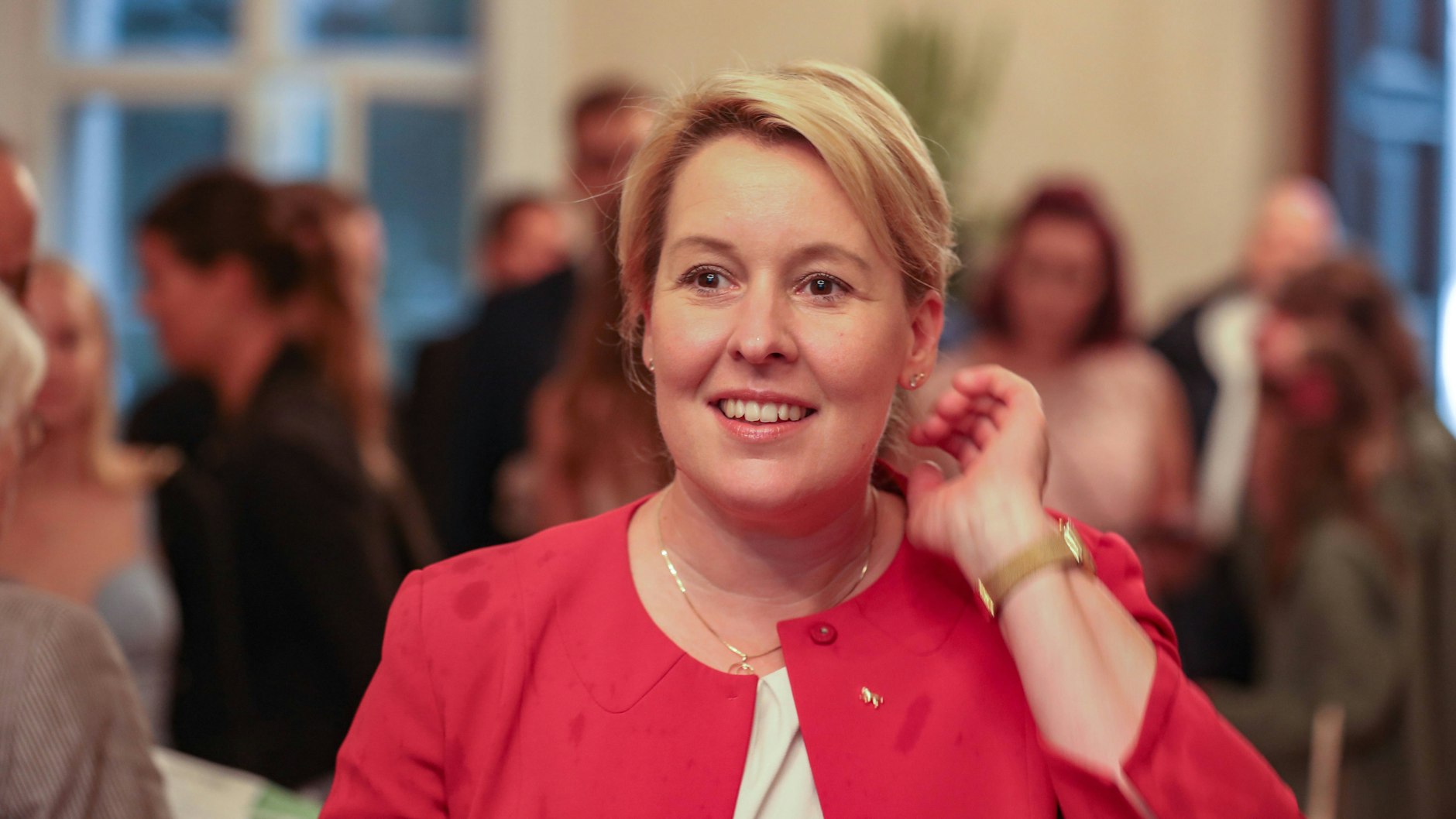 Berlins Regierende Bürgermeisterin Franziska Giffey (SPD) plant ab 1. Oktober eine vom Land finanzierte Anschlusslösung für das 9-Euro-Ticket.&nbsp;&nbsp;