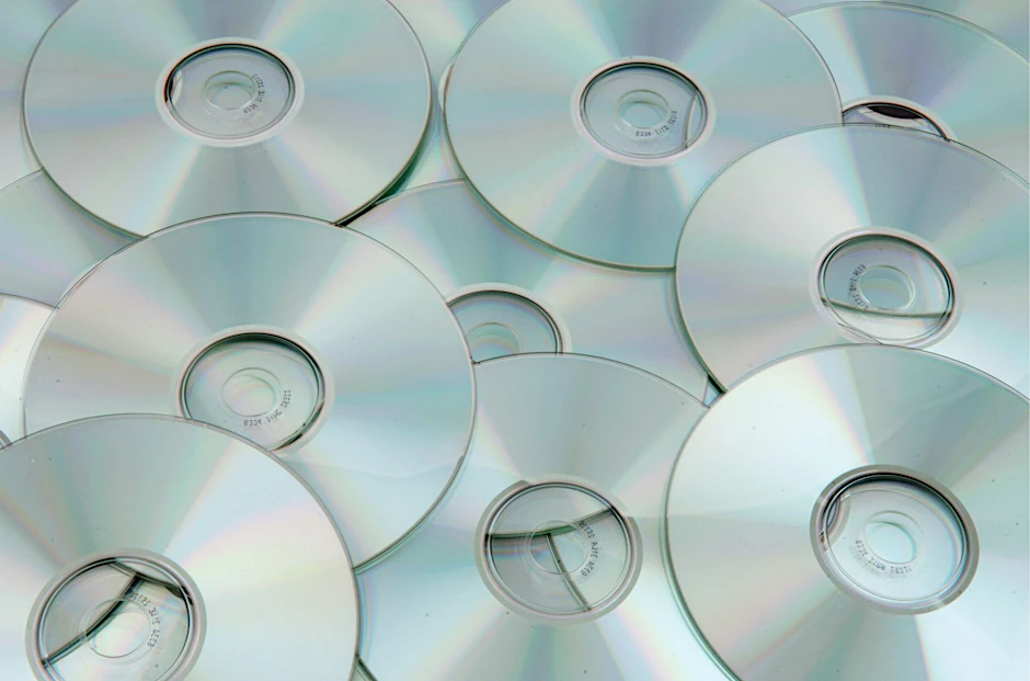 ARCHIV - Mit der CD begann vor 40 Jahren die Digitalisierung der Musik.  