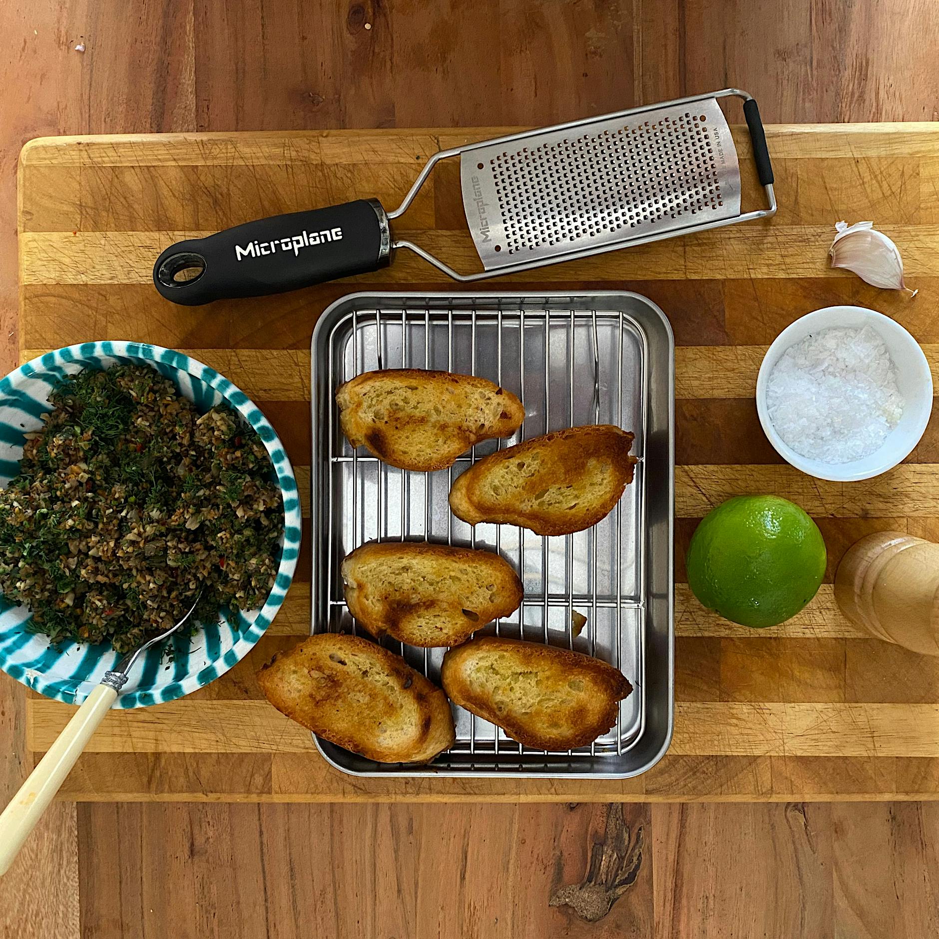 Sie brauchen ein schnelles Rezept zum Aperitif: Hier kommen unsere Pilz-Crostini