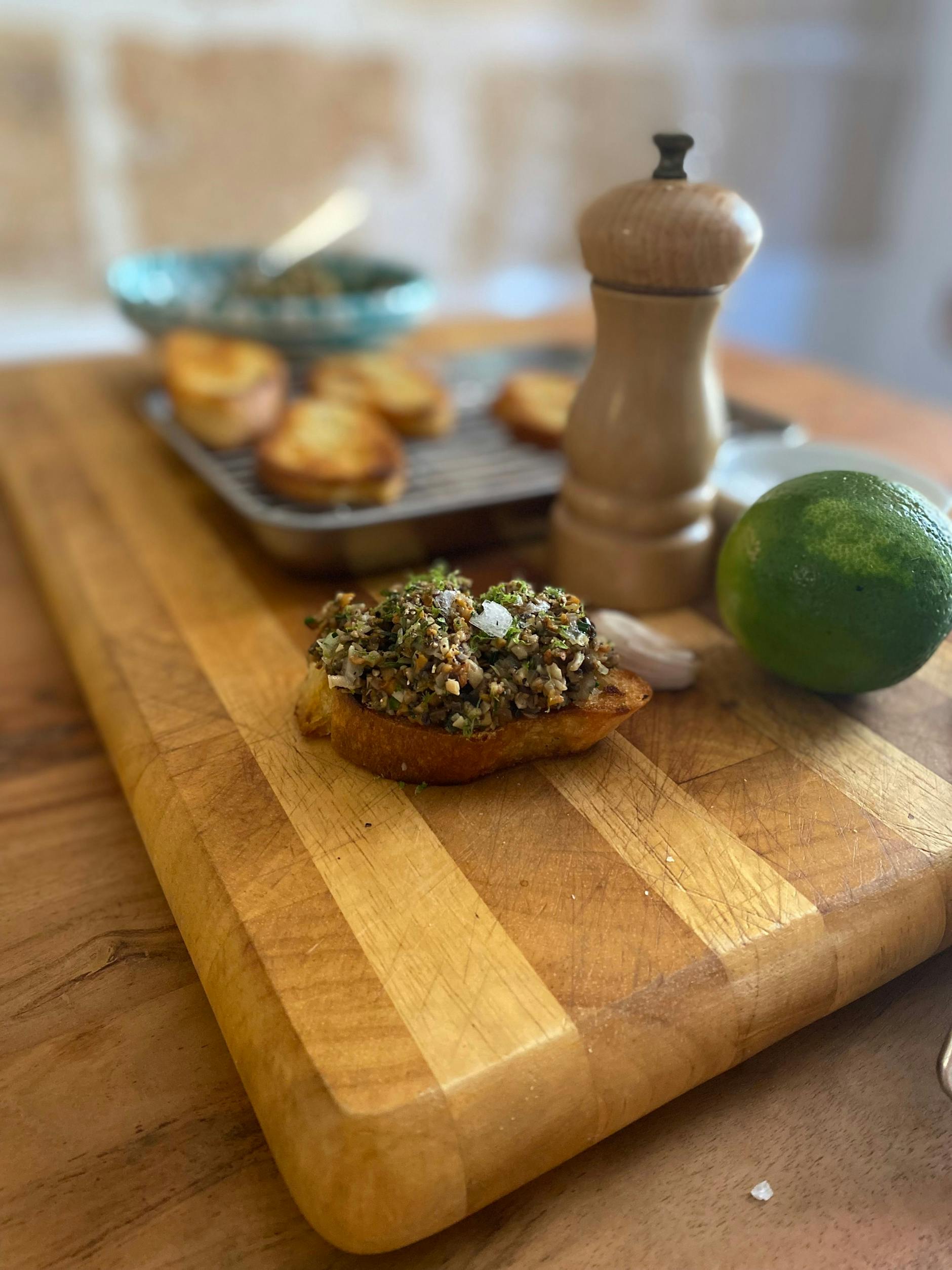 Kross und gut: fertige Pilz-Crostini.