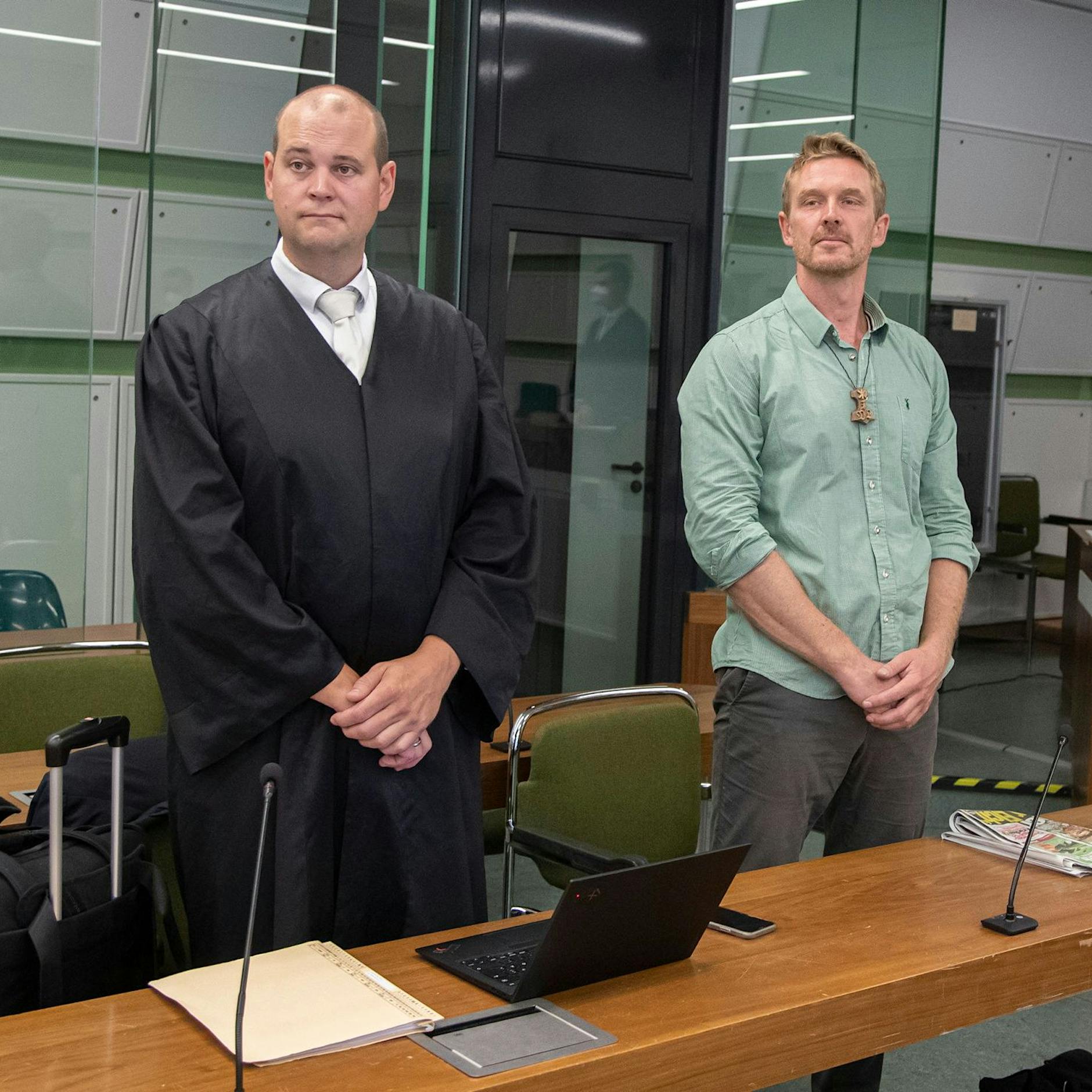 Knallhart-Urteil: Bewährungsstrafe für den rechtsextremen Berliner „Volkslehrer“