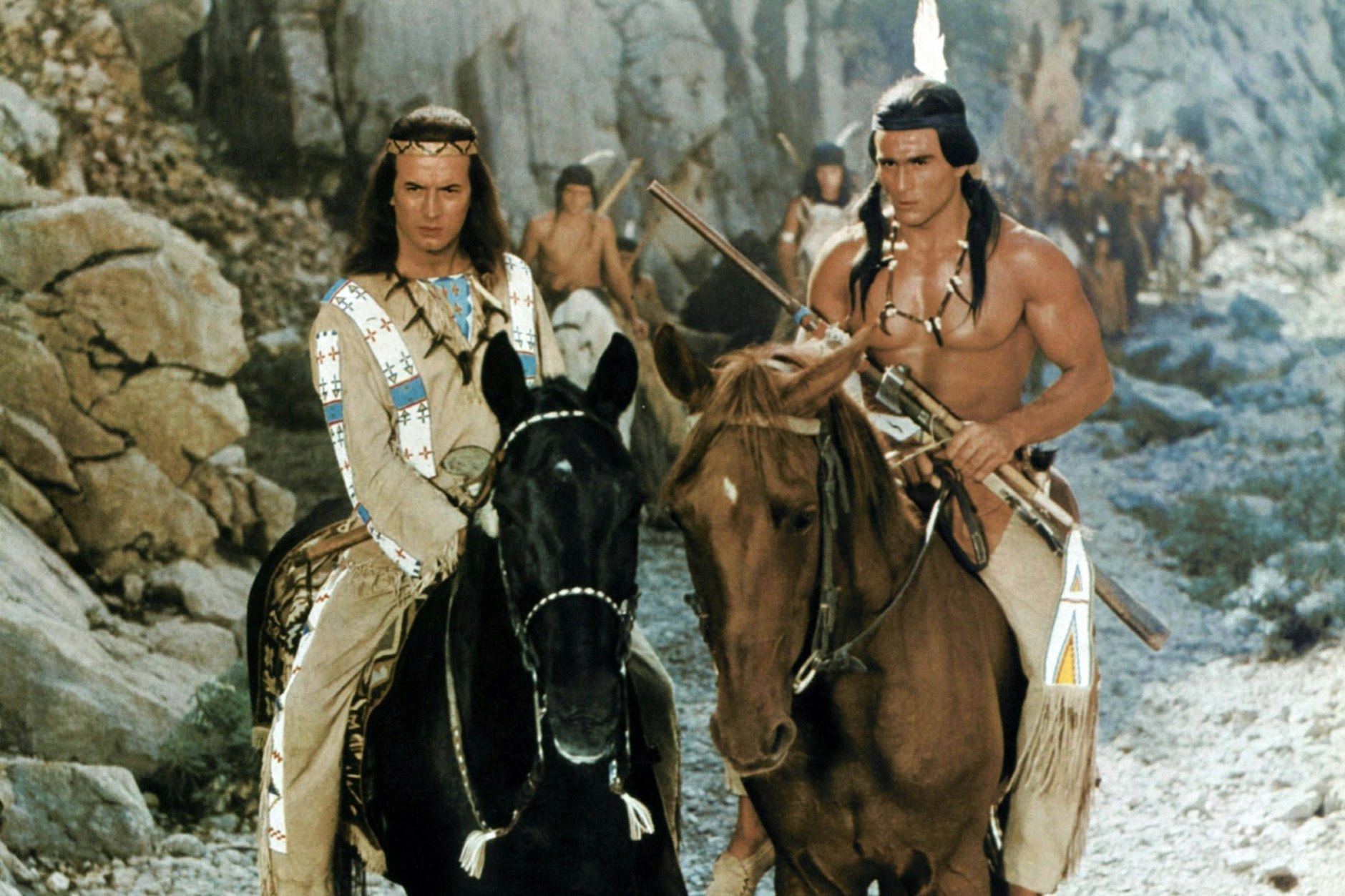 Pierre Brice und Gojko Mitic in der „Winnetou“-Verfilmung „Unter Geiern“ von 1964.