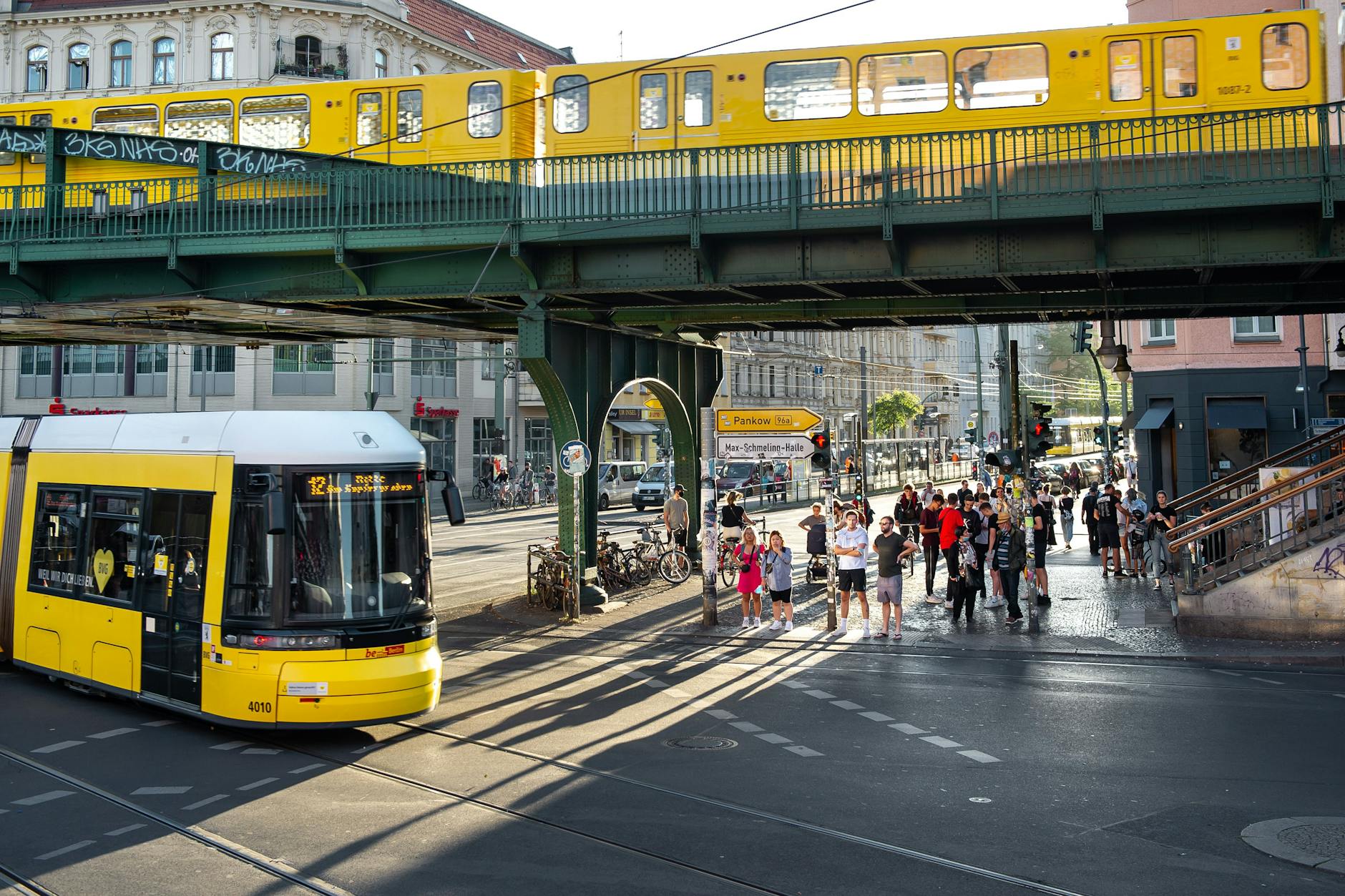 Die Kreuzung Eberswalder Straße in Prenzlauer Berg.