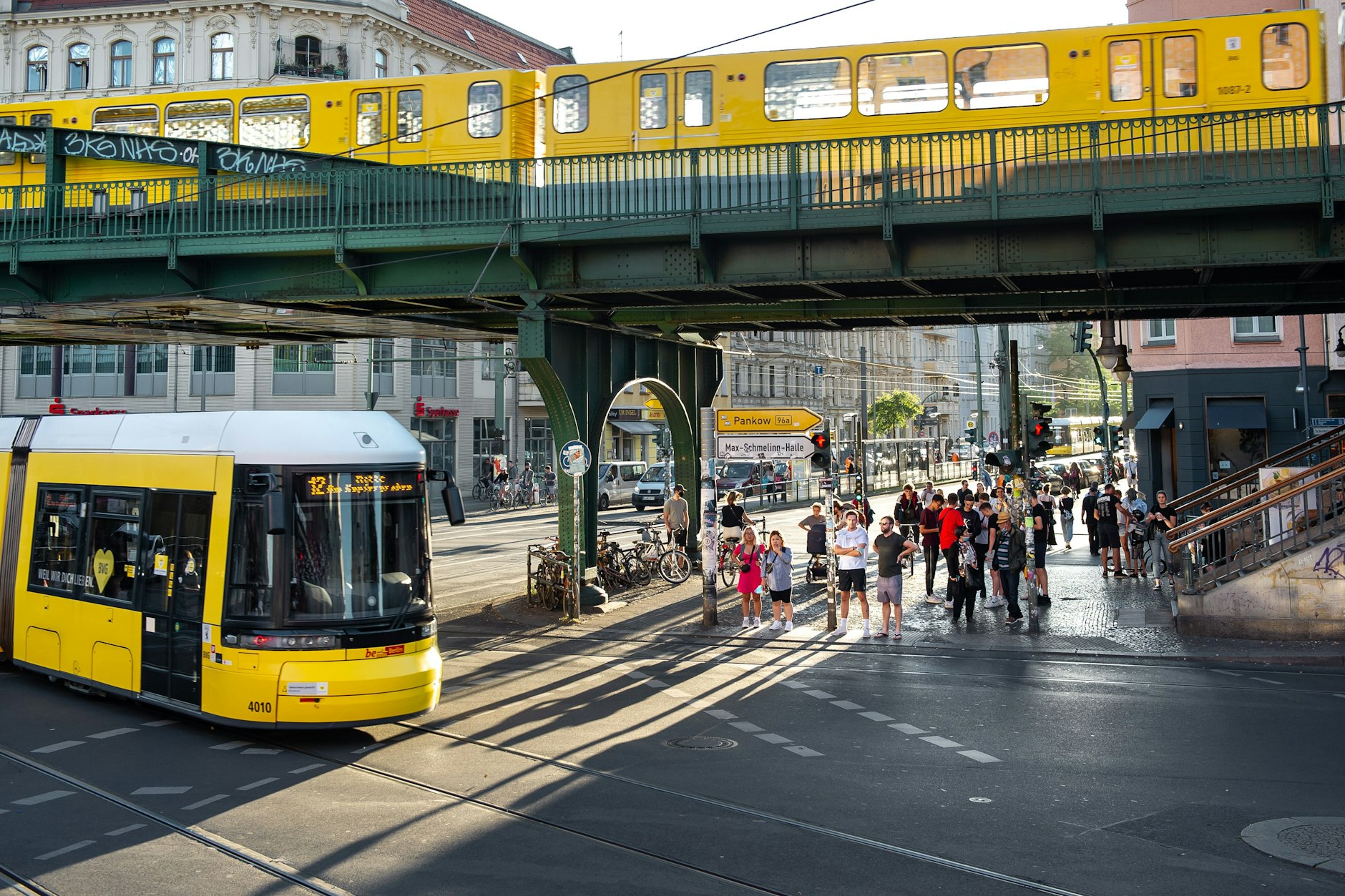 Die Kreuzung Eberswalder Straße in Prenzlauer Berg.