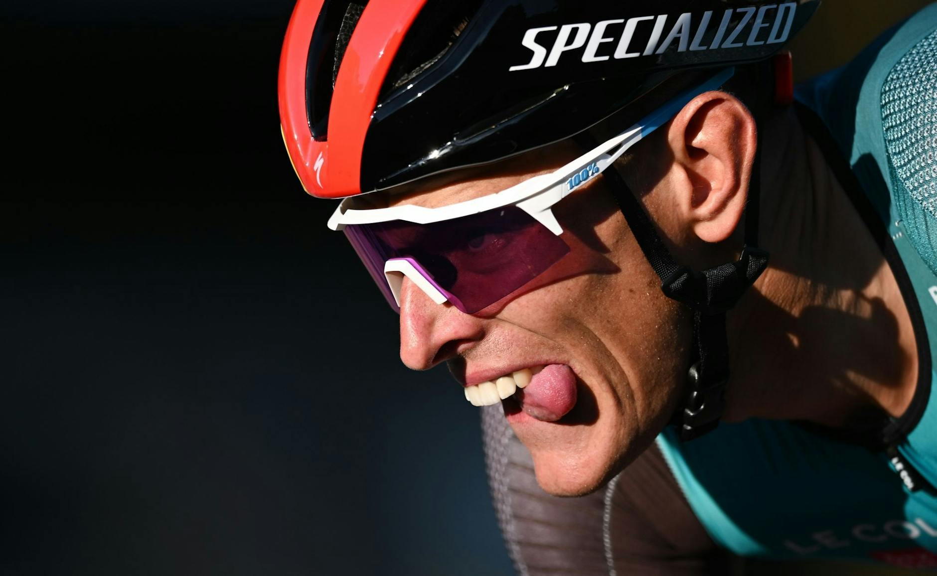 Der deutsche Radprofi Nils Politt, Titelverteidiger der Deutschland Tour, wirft sich mit letzter Kraft ins Ziel. Er musste sich beim Einzelzeitfahren in Weimar mit Platz drei begnügen.