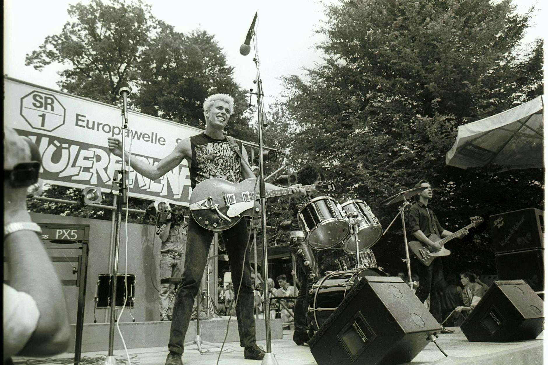 Die Ärzte beim Schülerferienfest des SR Saarländischer Rundfunk auf dem Halberg in Saarbrücken (1987).