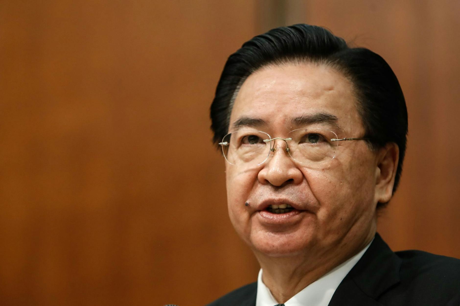 ARCHIV - Taiwans Außenminister Joseph Wu verurteilt Chinas Militärmanöver. Peking trete mit den Übungen den Status quo mit Füßen. ire/dpa