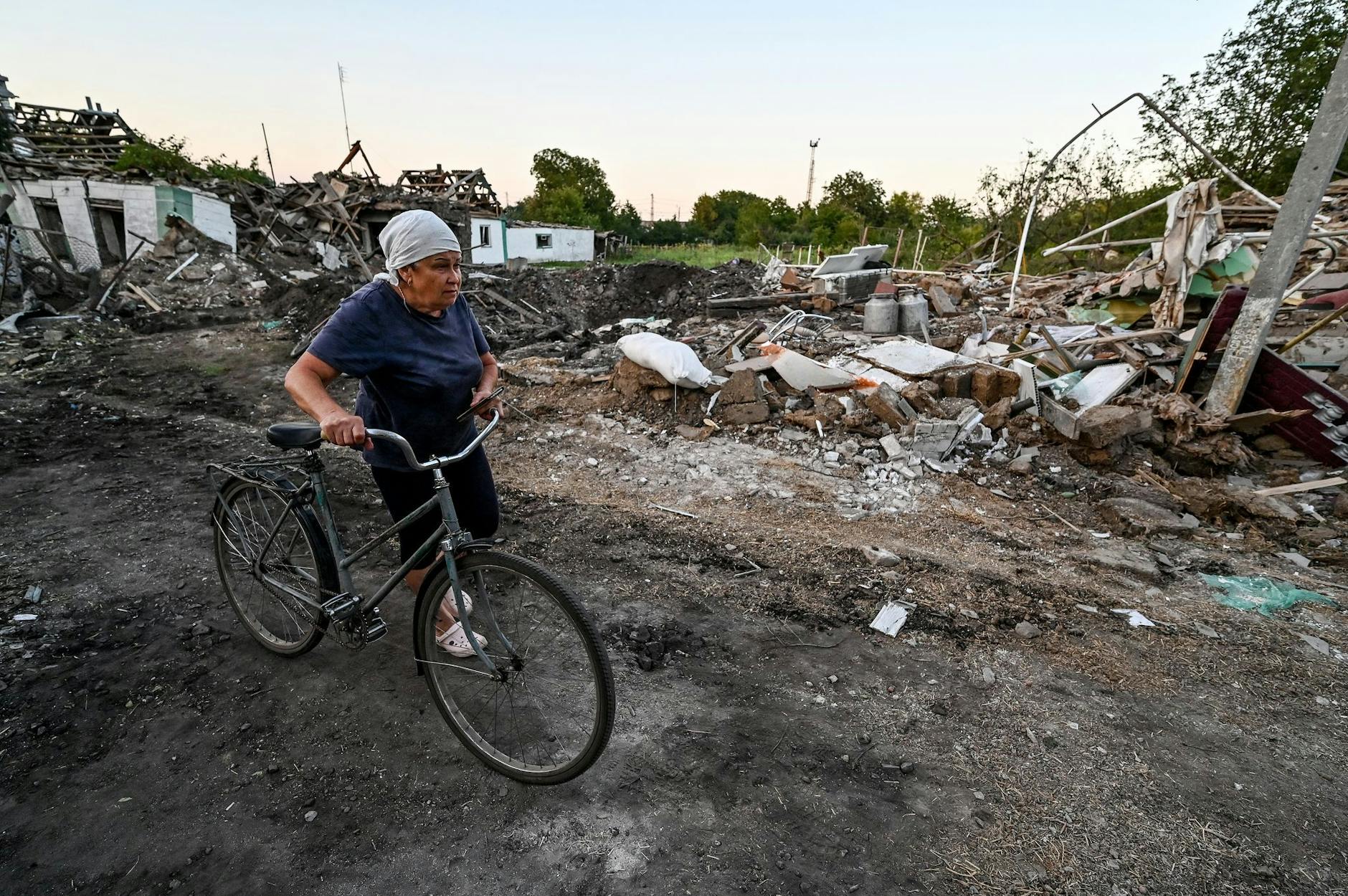 Der Ort Tschaplyne. Dort sind auch die Bahnanlage und ein Passagierzug von russischen Raketen getroffen worden. Die Ukraine berichtet von vielen Todesopfern.