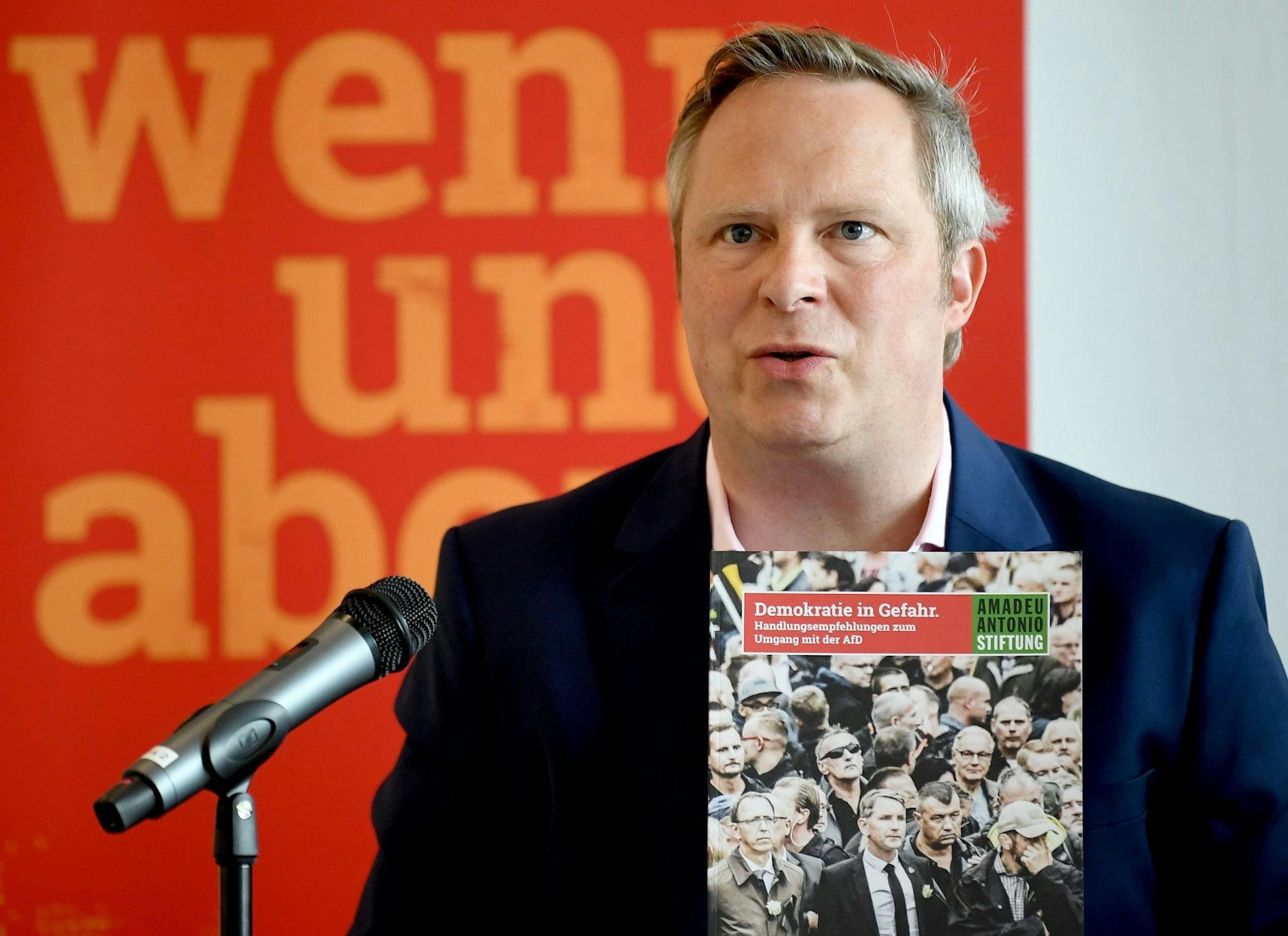 ARCHIV - «Demokratiefeinde sind in Deutschland selbstbewusst wie nie zuvor»: Timo Reinfrank, Geschäftsführer der Amadeu Antonio Stiftung (Archivbild).  dpa