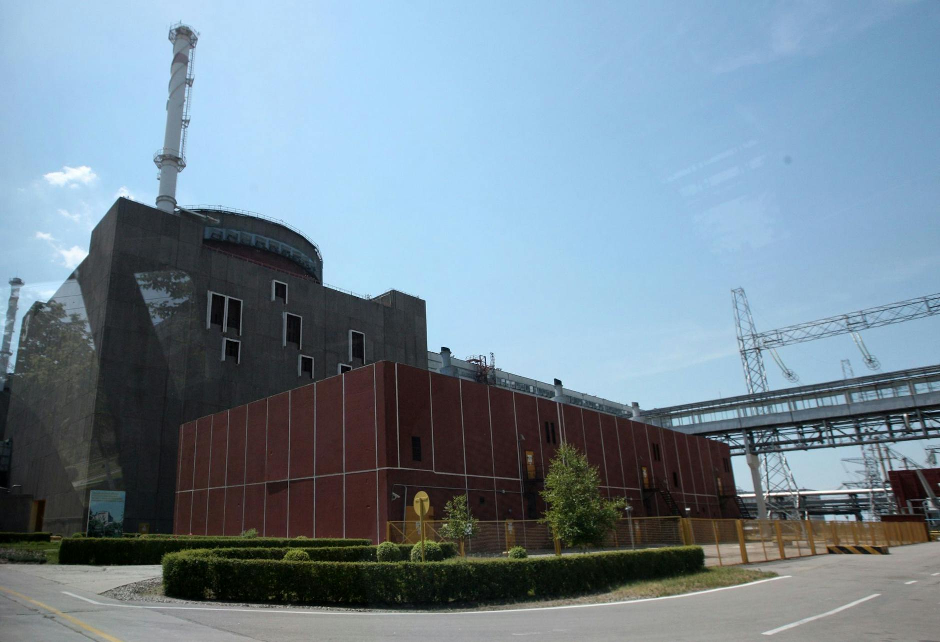 ARCHIV - Ein Stromerzeugungsblock im Kernkraftwerk Saporischschja im Süden der Ukraine.