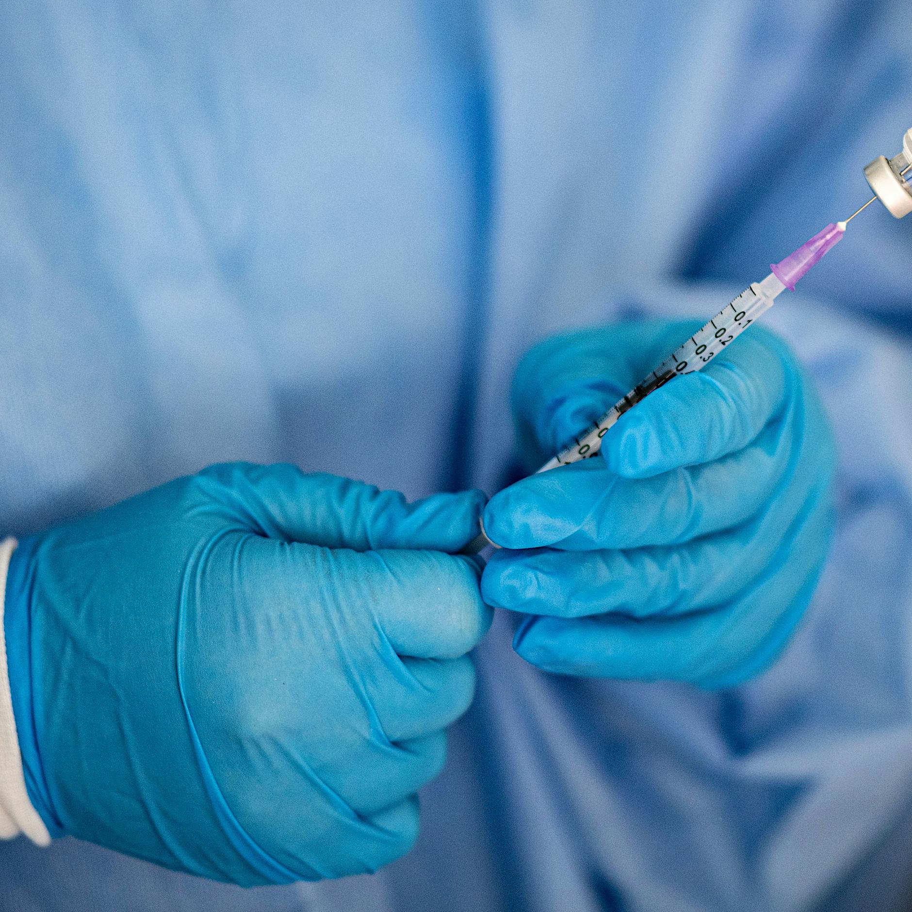 Missstände in Berliner Impfzentren: Bekamen Ärzte 720 Euro fürs Nichtstun?