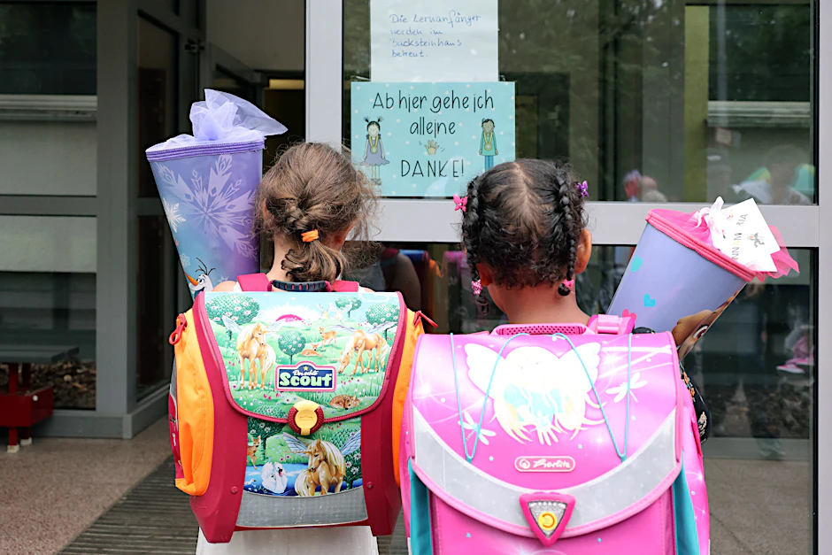 Zum ersten Mal auf dem Weg ins Klassenzimmer: Einschulung in der Grundschule am Planetarium