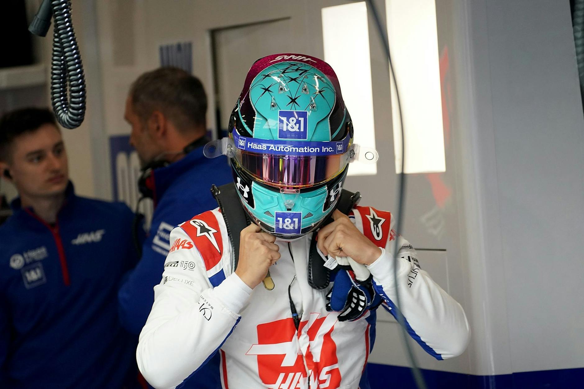 Im zweiten Durchgang der Qualifikation ausgeschieden: Mick Schumacher vom Team Haas in der Box.