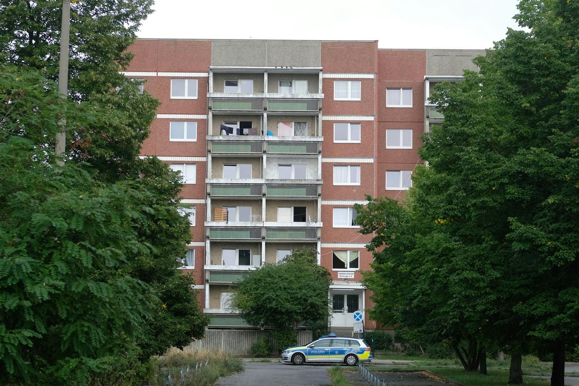 Diese Flüchtlings-Unterkunft wurde mit Brandsätzen attackiert.