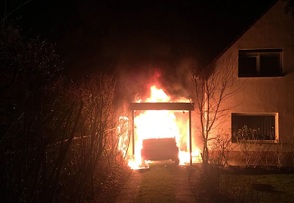 Feuer am Haus der Familie des Linke-Politikers Ferat Kocak im Februar 2018
