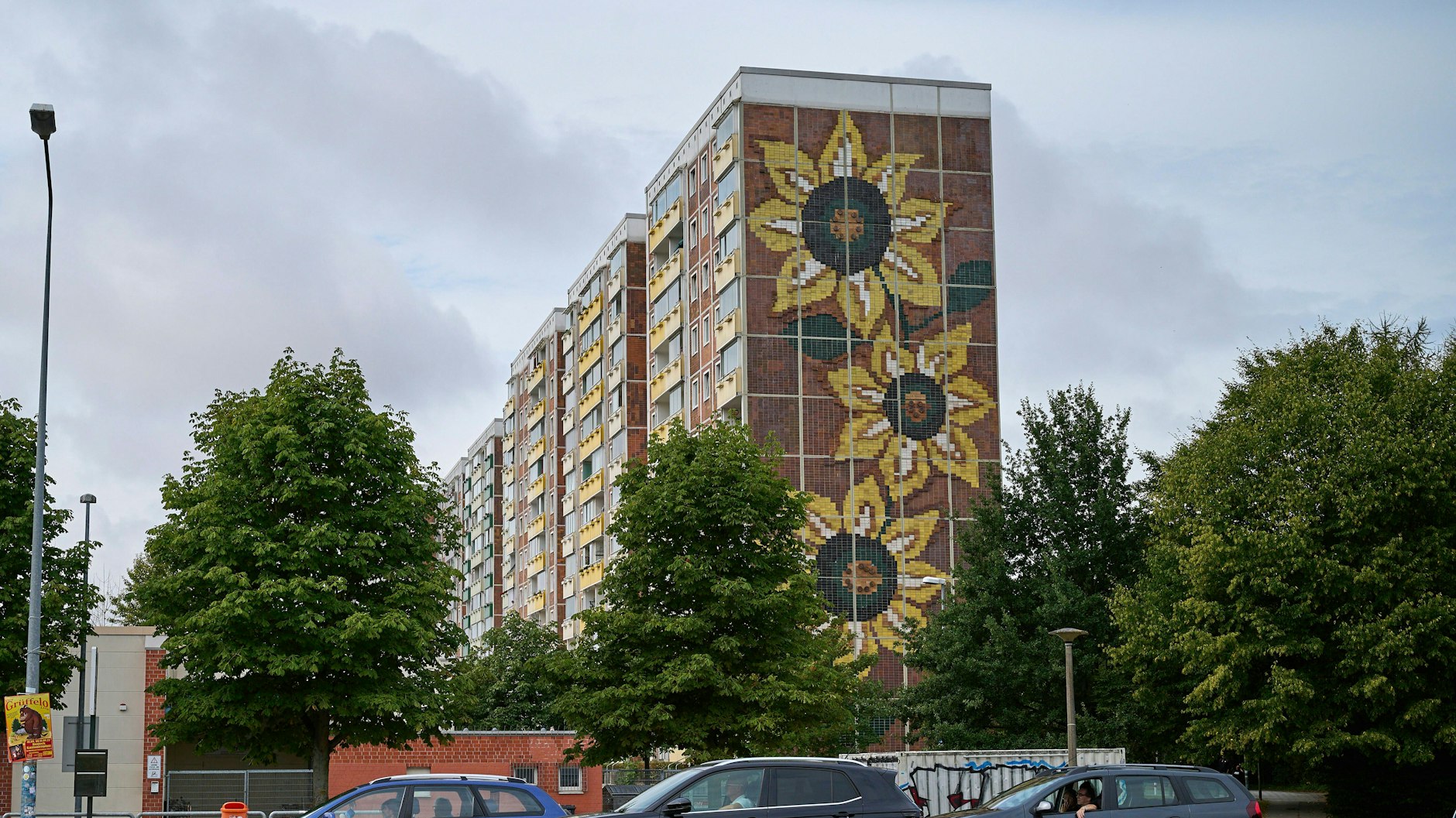 Im Sonnenblumenhaus lebte vietnamesische Vertragsarbeiter und Asylbewerber. Ein rechtsextremer Mob trachtete ihnen nach dem Leben.