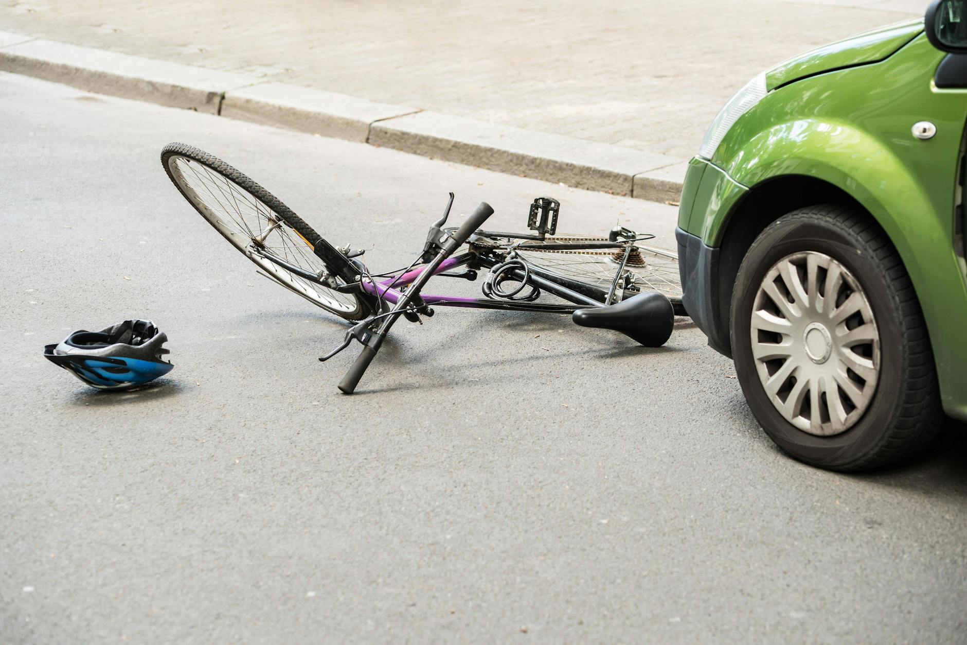Die Zahl der Fahrradunfälle ging in Berlin zuletzt leicht zurück (Symbolbild).