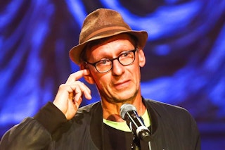 Christian „Flake“ Lorenz von Rammstein: Er spricht über „homoerotische Erfahrungen“ der Rocker – und kritisiert die rückständige BRD!