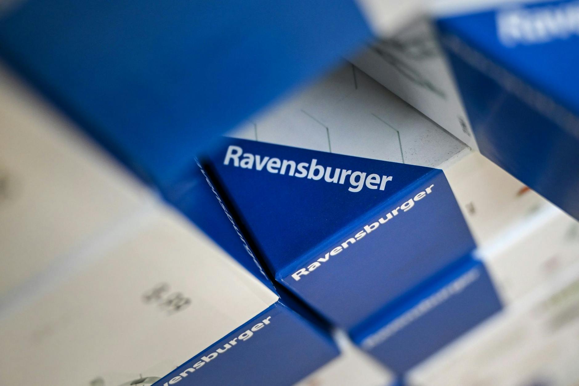 ARCHIV - Das Logo der Firma Ravensburger. (Archivbild)