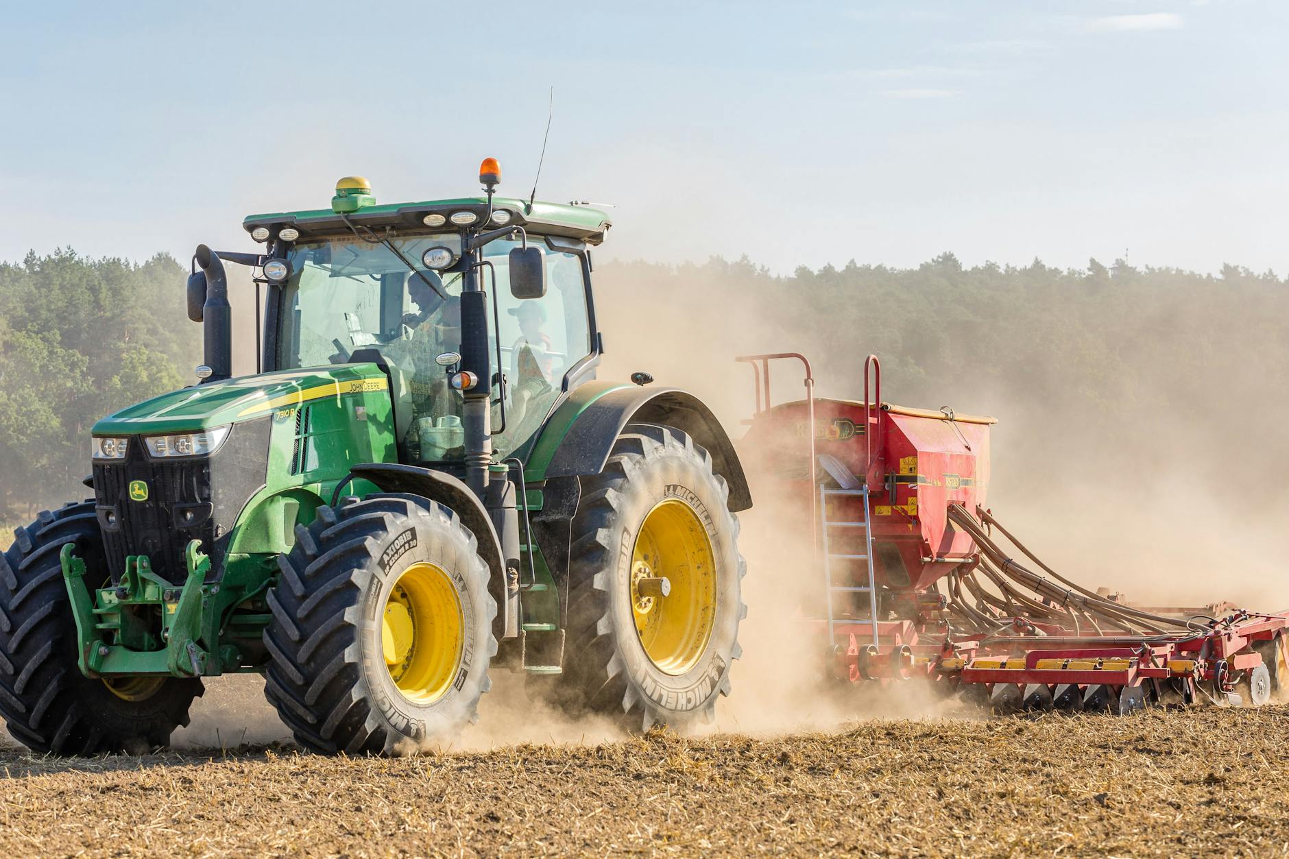 Landwirtinnen und Landwirte haben in diesem Jahr besonders mit der Dürre zu kämpfen. Die Grünen wollen gegensteuern.