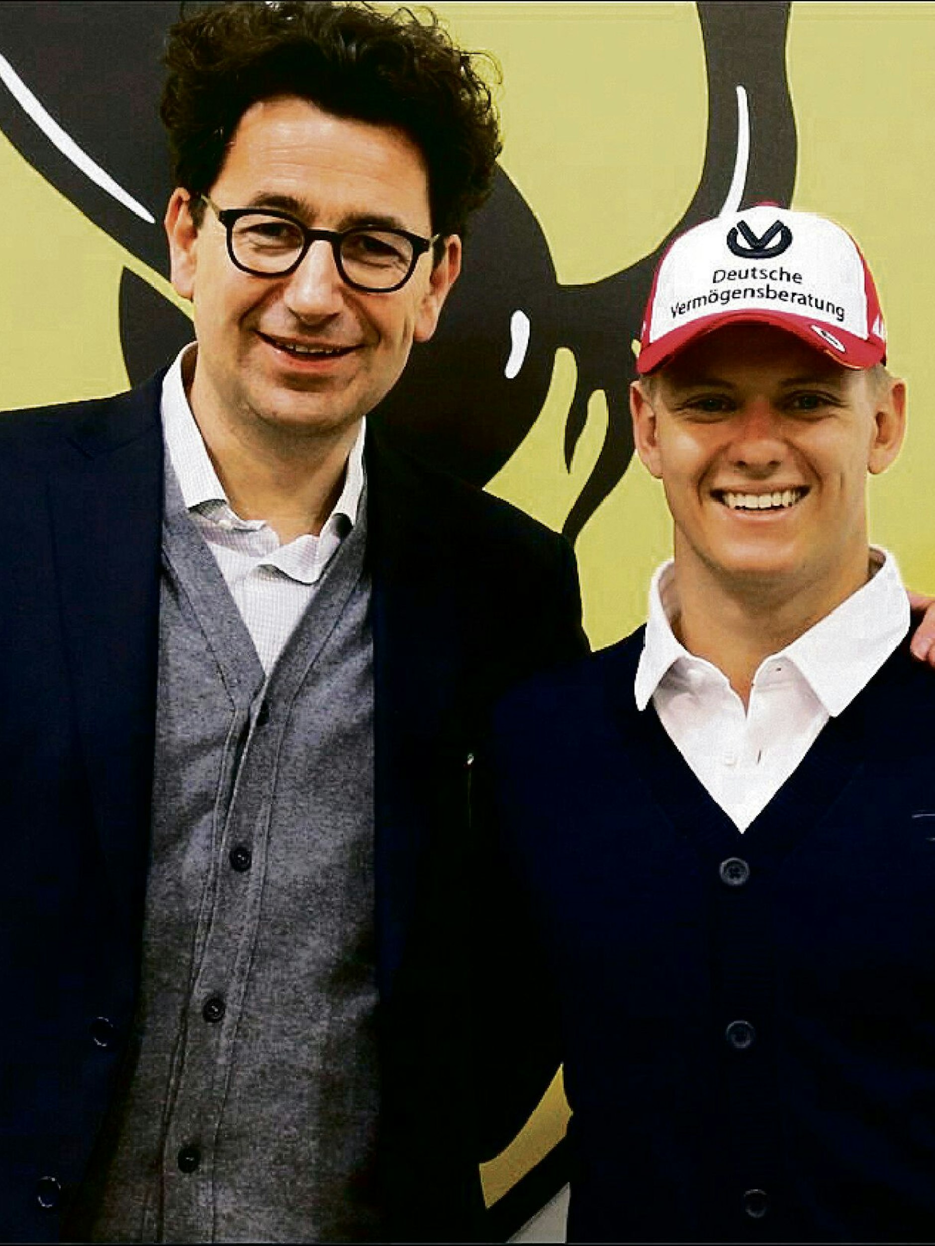 Ferrari-Teamchef Mattia Binotto und Mick Schumacher.