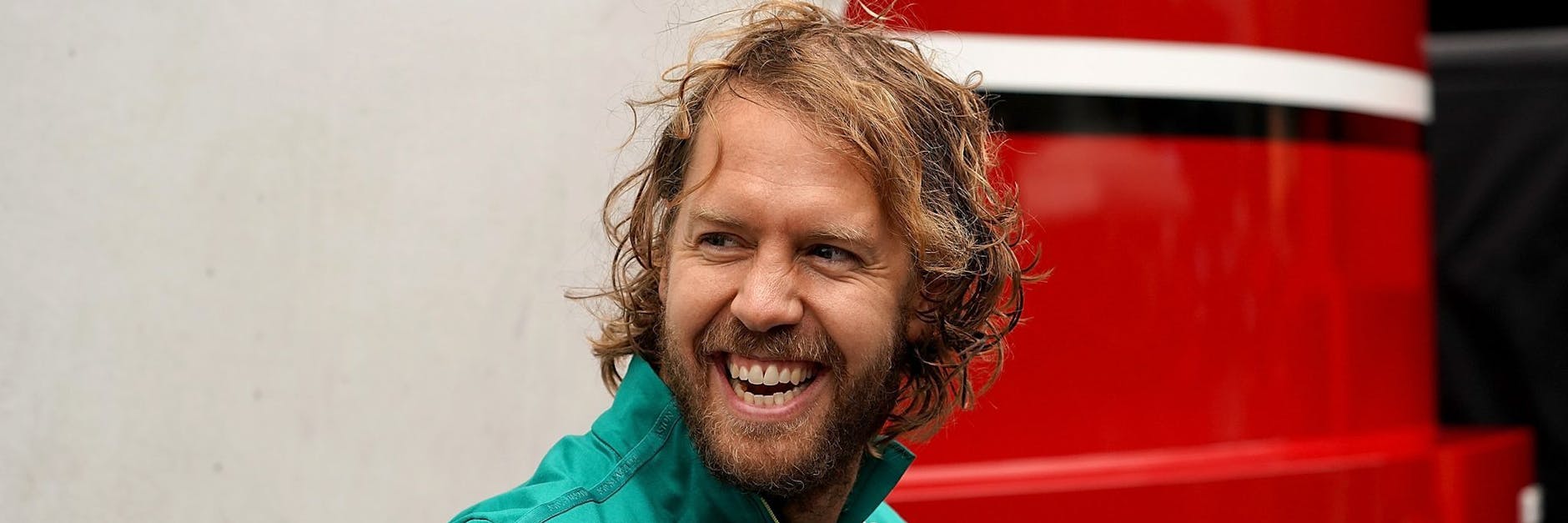 Hat auch in seiner vermeintlich letzten Formel-1-Saison das Lachen nicht verloren: Aston-Martin-Pilot Sebastian Vettel (35).