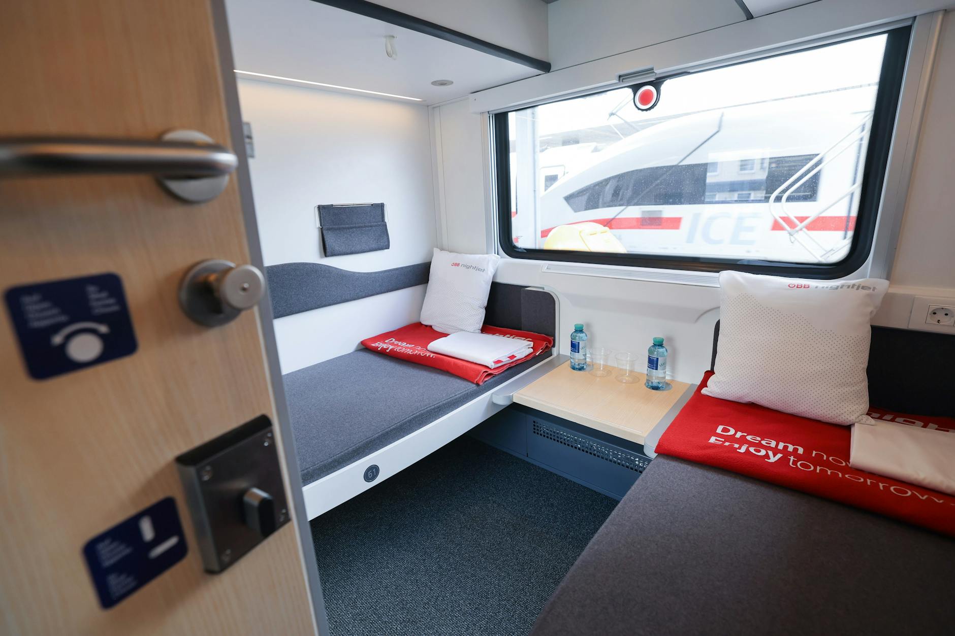 Gemütlich verreisen. Ein Blick in den neuen Komfort-Liegewagen der ÖBB. Fahrzeuge dieser Art sind im Nightjet zwischen Wien/Innsbruck und Hamburg im Einsatz.