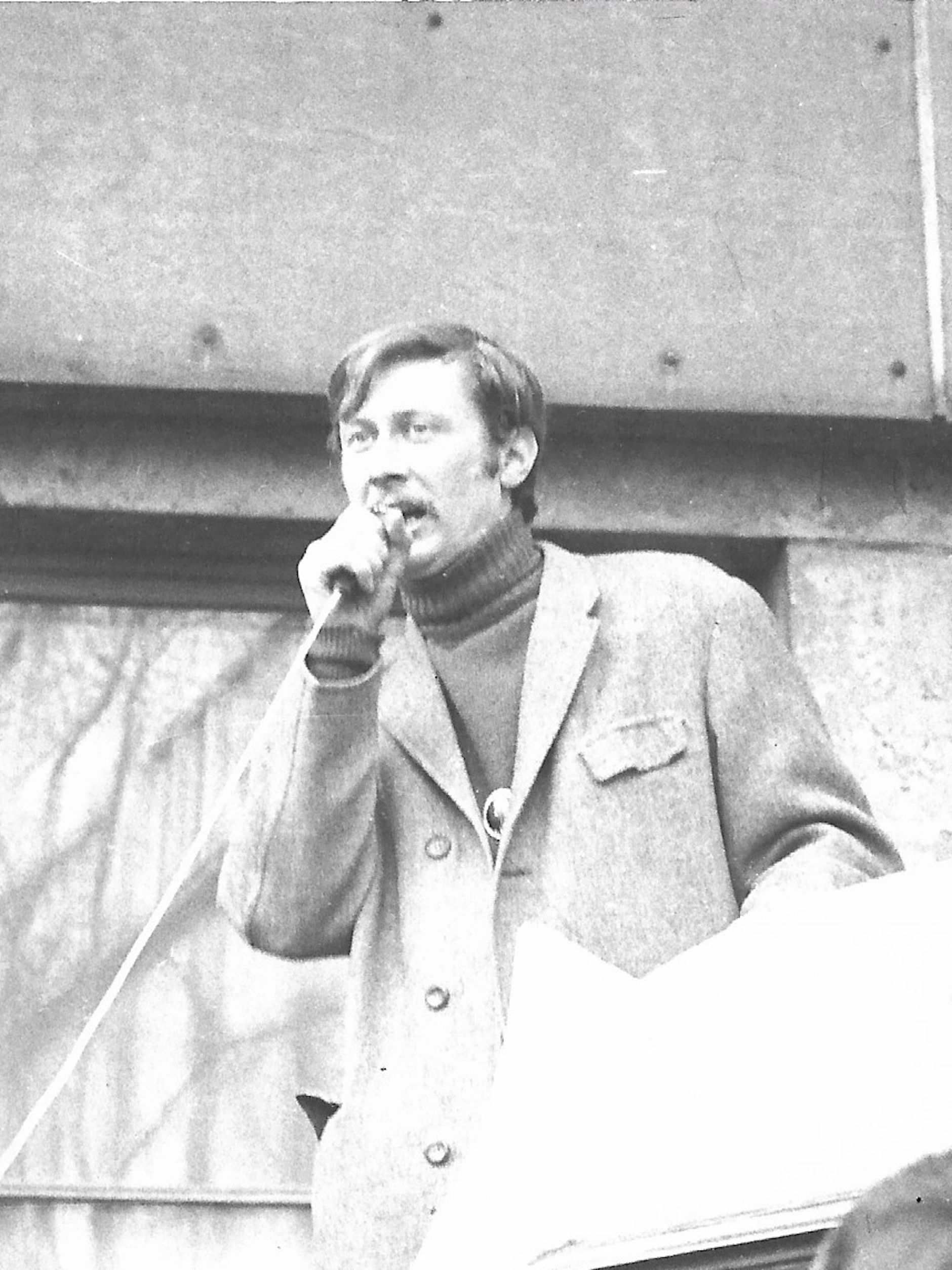 Florian Mausbach 1970 bei einer Demo vor dem Rathaus Kreuzberg: Protest gegen des Abriss des Bethanien-Krankenhauses.