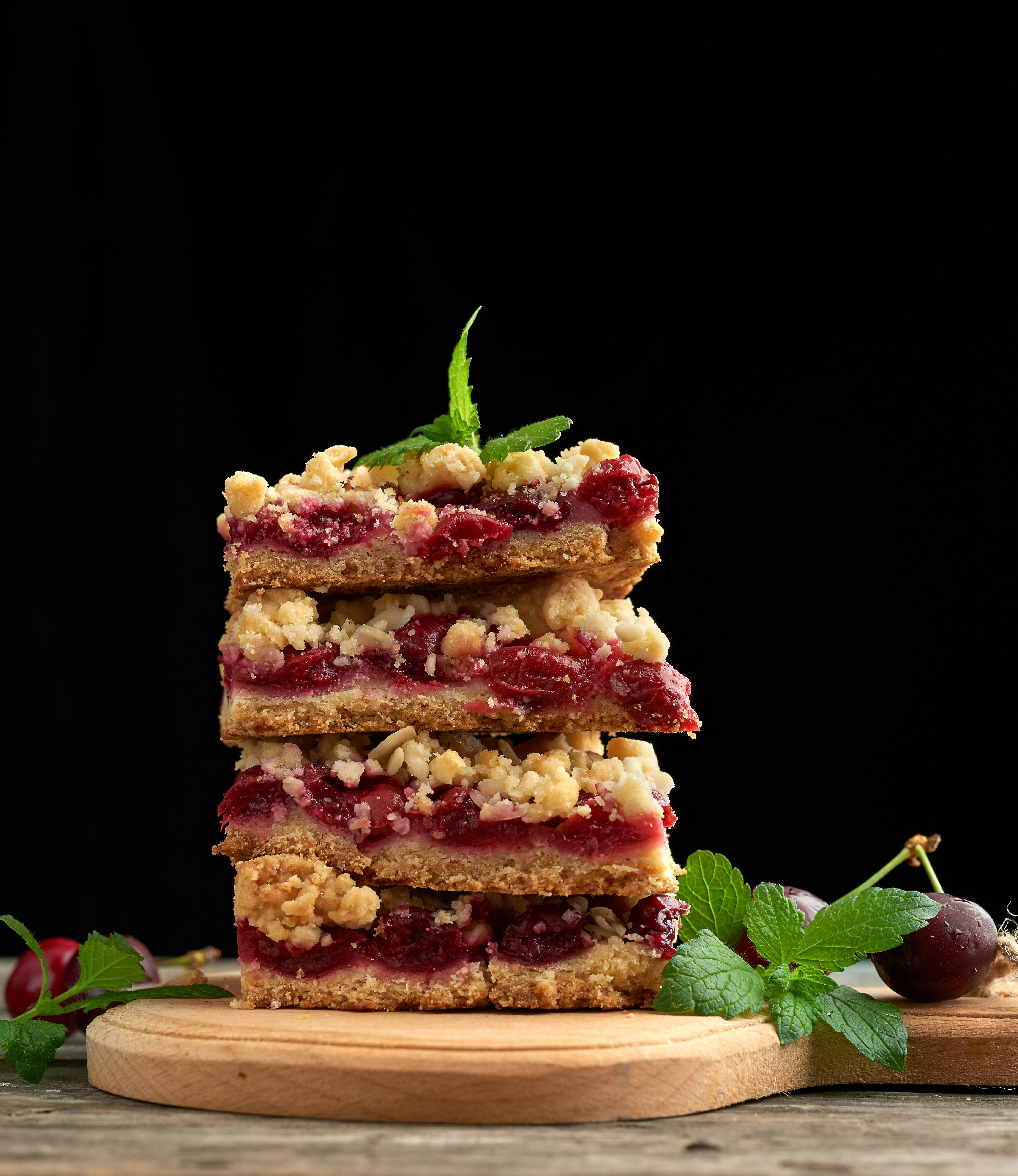 Klasse Rezept für saftigen Kirschkuchen mit knusprigen Mandel-Streuseln ...