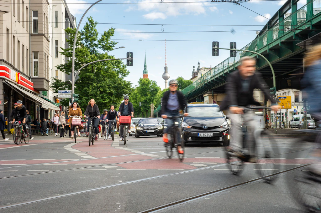 Lebensgefährlich: Berlins schlimmste Kreuzungen für Radfahrer und Fußgänger