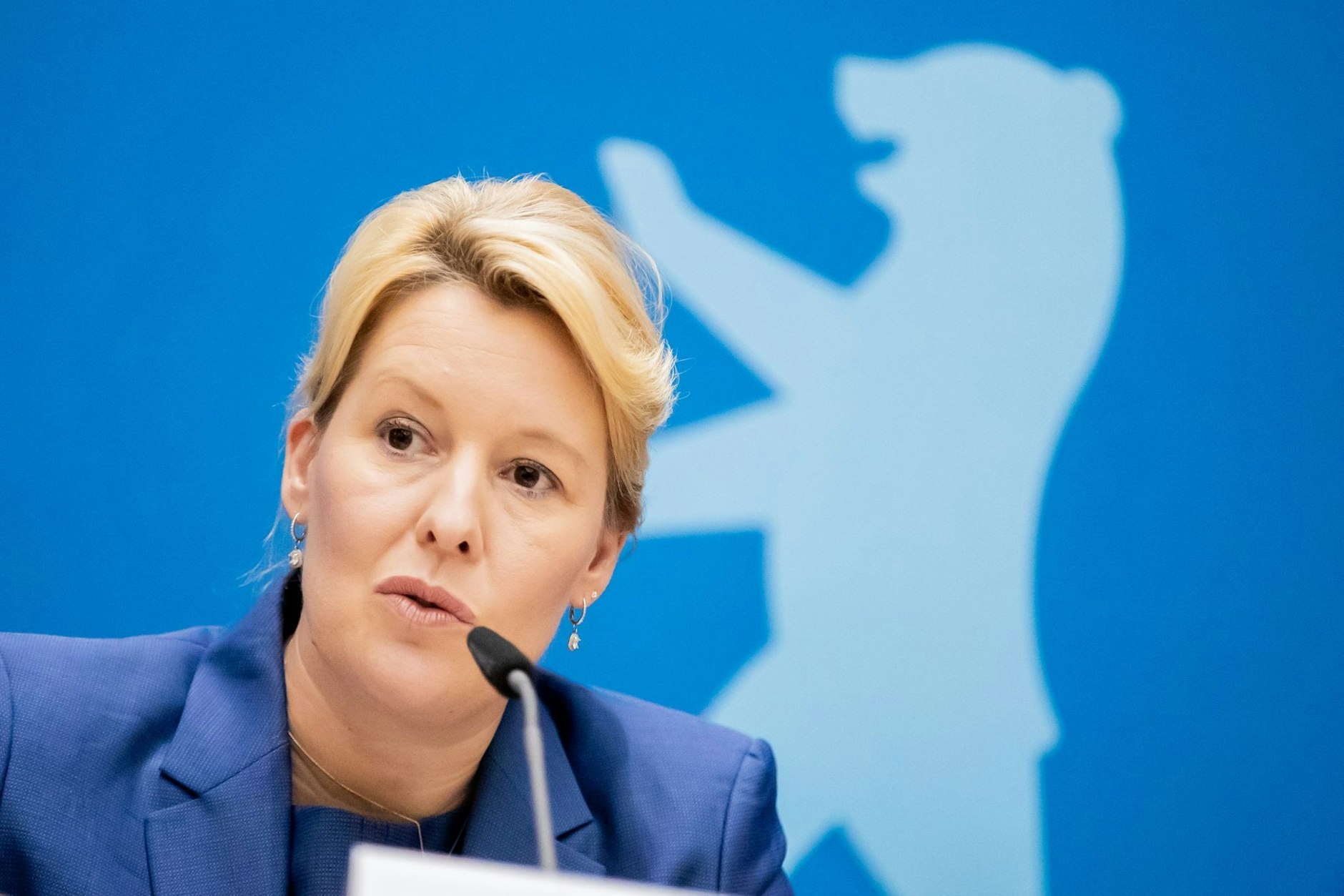 Die Regierende macht deutlich klar: Berlin bekommt die Fortführung des 9-Euro-Tickets.