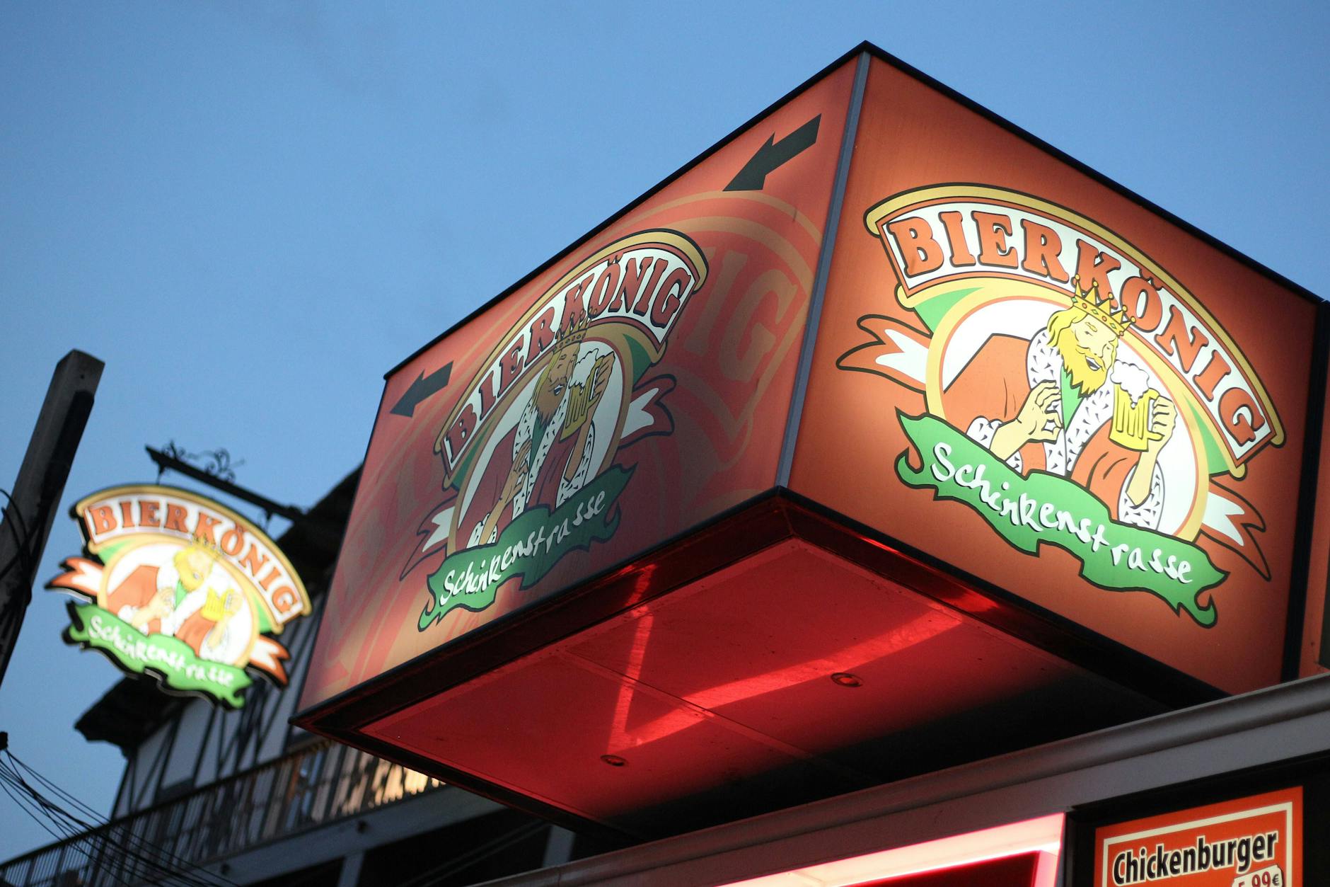 Publikumsmagnet: Das Lokal Bierkönig in der Schinkenstraße. Mittlerweile gilt die Gaststätte aber nur noch als schwacher Abglanz, am Ballermann ist längst anderer Tourismus gefragt.