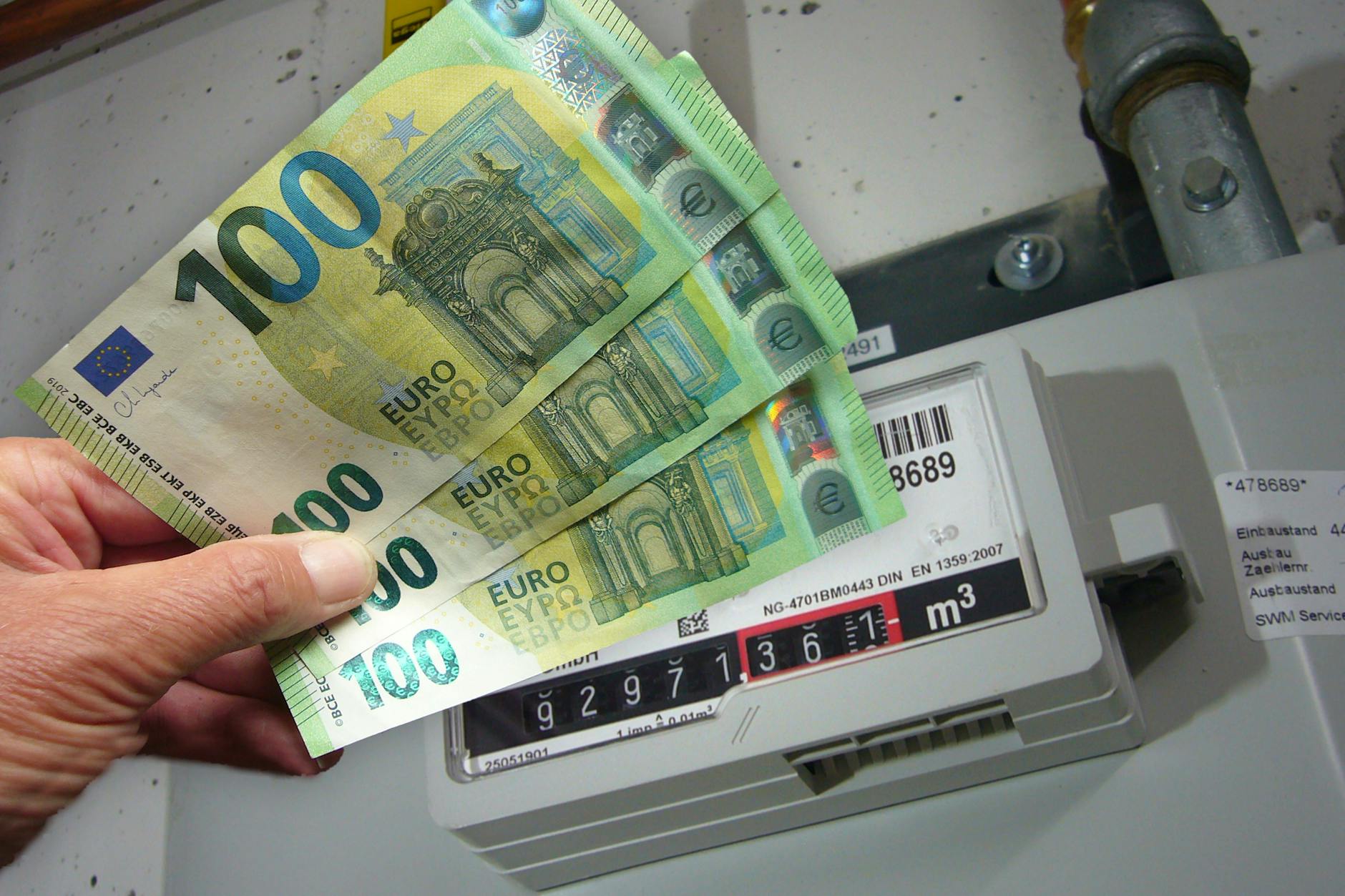 Eine Einmalzahlung vom Staat soll helfen, die hohen Energiekosten aufzufangen. Doch längst nicht alle bekommen die volle Summe – oder überhaupt etwas ab. (Symbolbild)