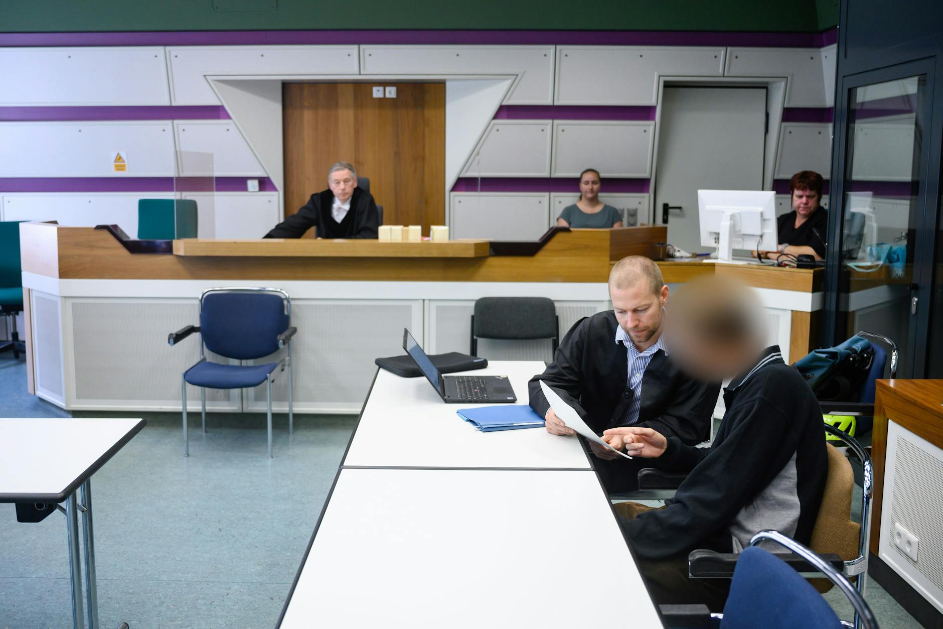 Nach Blockade der A100: Berliner Gericht verurteilt Klima-Aktivisten