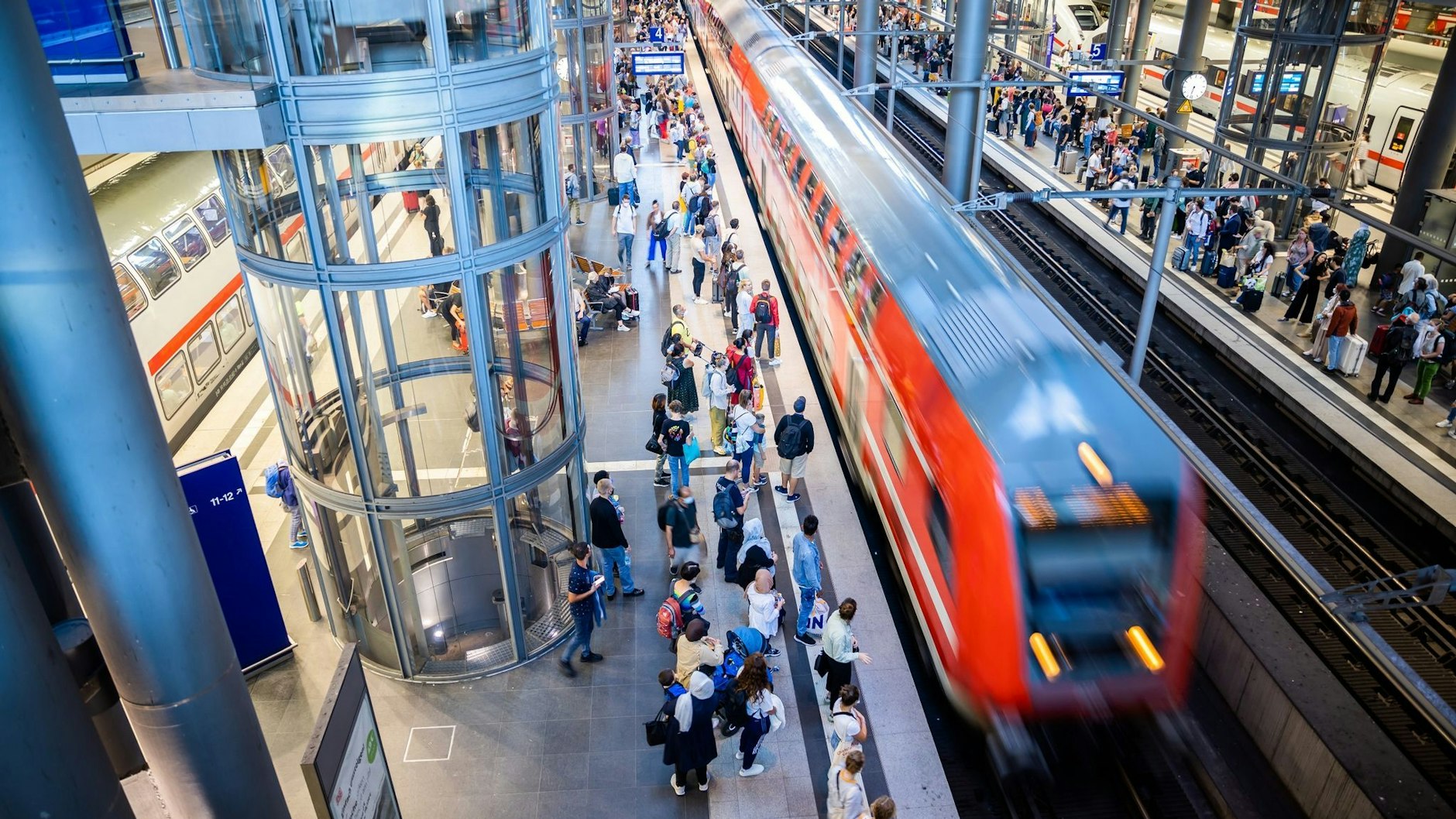 Am letzten Wochenende, an dem das 9-Euro-Ticket noch gültig war, nutzten vielen Menschen das Angebot nochmal für einen Ausflug. 