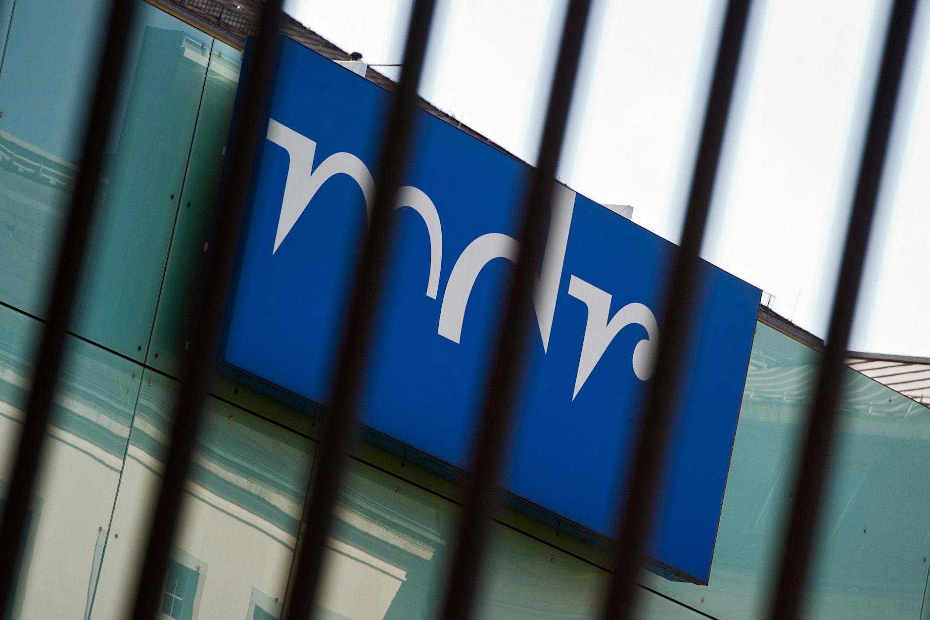 Das Logo des Mitteldeutschen Rundfunks (MDR) in Dresden (Archiv)