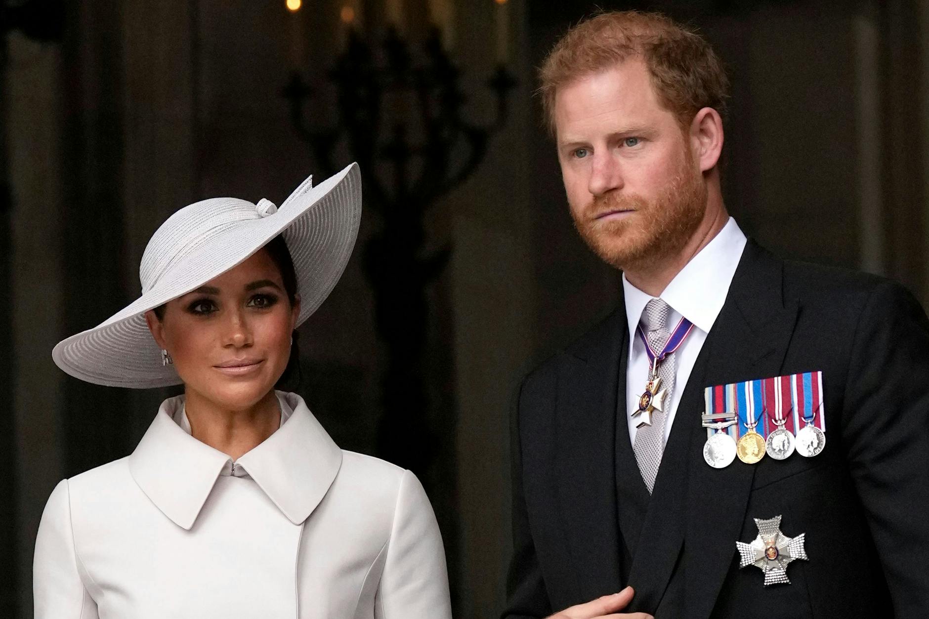 Prinz Harry und seine Frau Meghan Markle. Die Herzogin beklagt, erst seit sie an Harry Seite sei, wurde sie als schwarz wahrgenommen (Archivbild). 