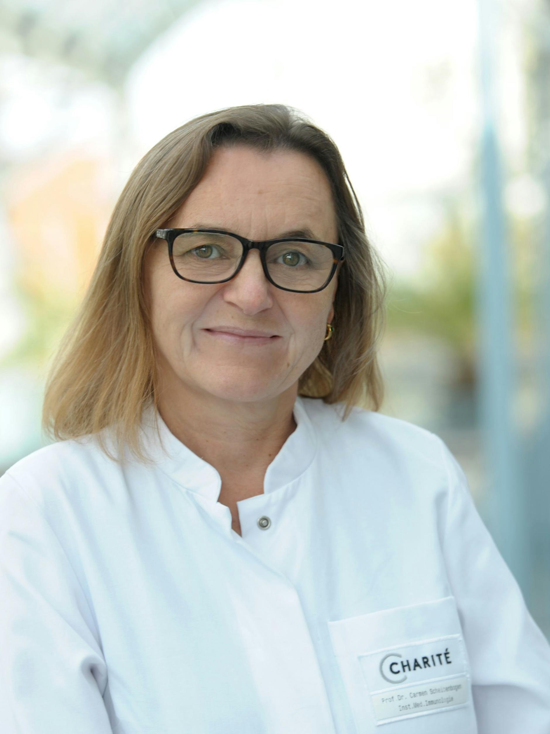 Prof. Dr. Carmen Scheibenbogen fordert die Menschen auf, sich gegen Corona impfen zu lassen.