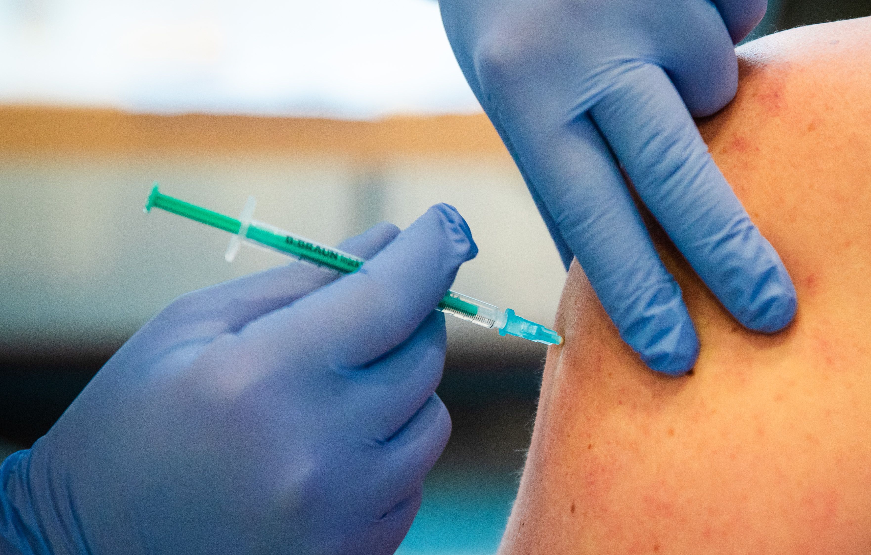 Image - Bald kommt der Booster gegen Omikron: Doch wer soll die neue Corona-Impfung erhalten?