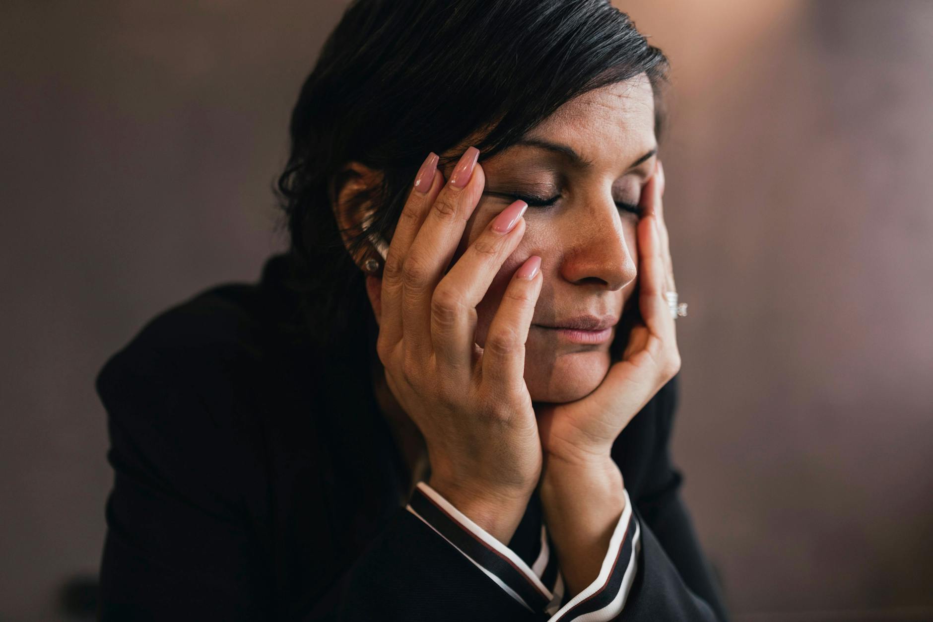 Nach Corona dauerhaft erschöpft? Grund könnten autoimmune Prozesse sein.