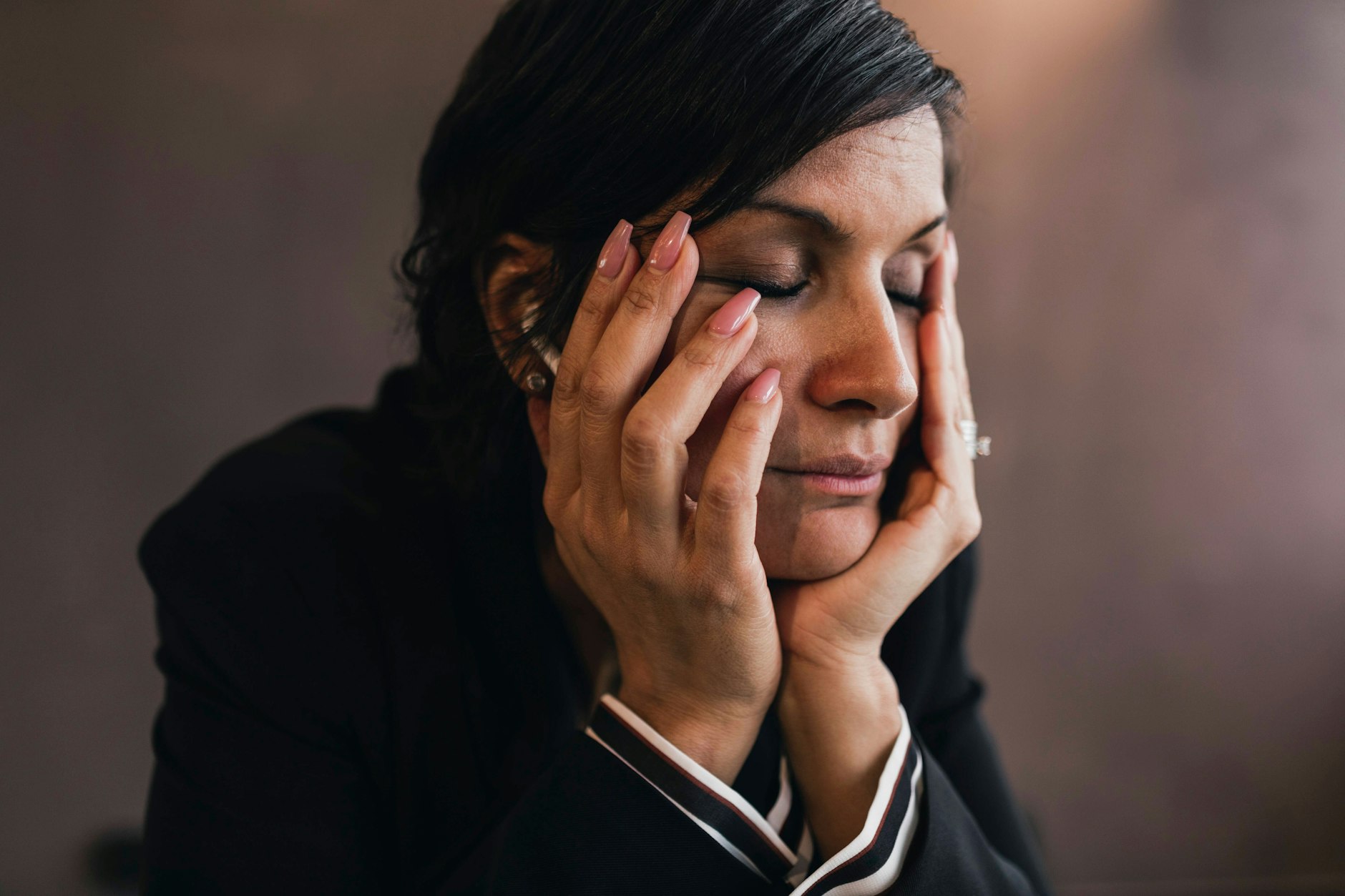 Nach Corona dauerhaft erschöpft? Grund könnten autoimmune Prozesse sein.