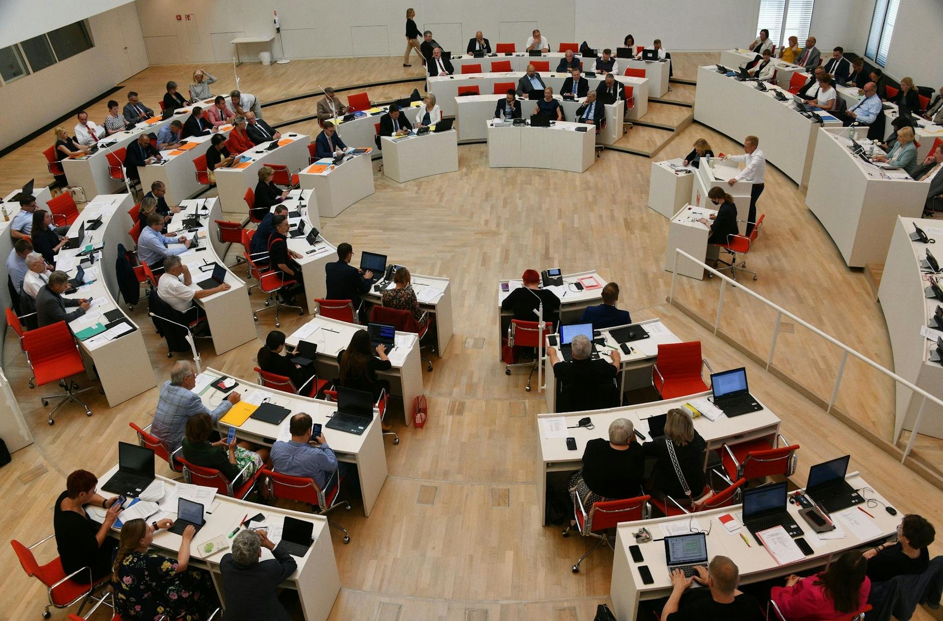 ARCHIV - Eine Landtagssitzung im Brandenburger Landtag.