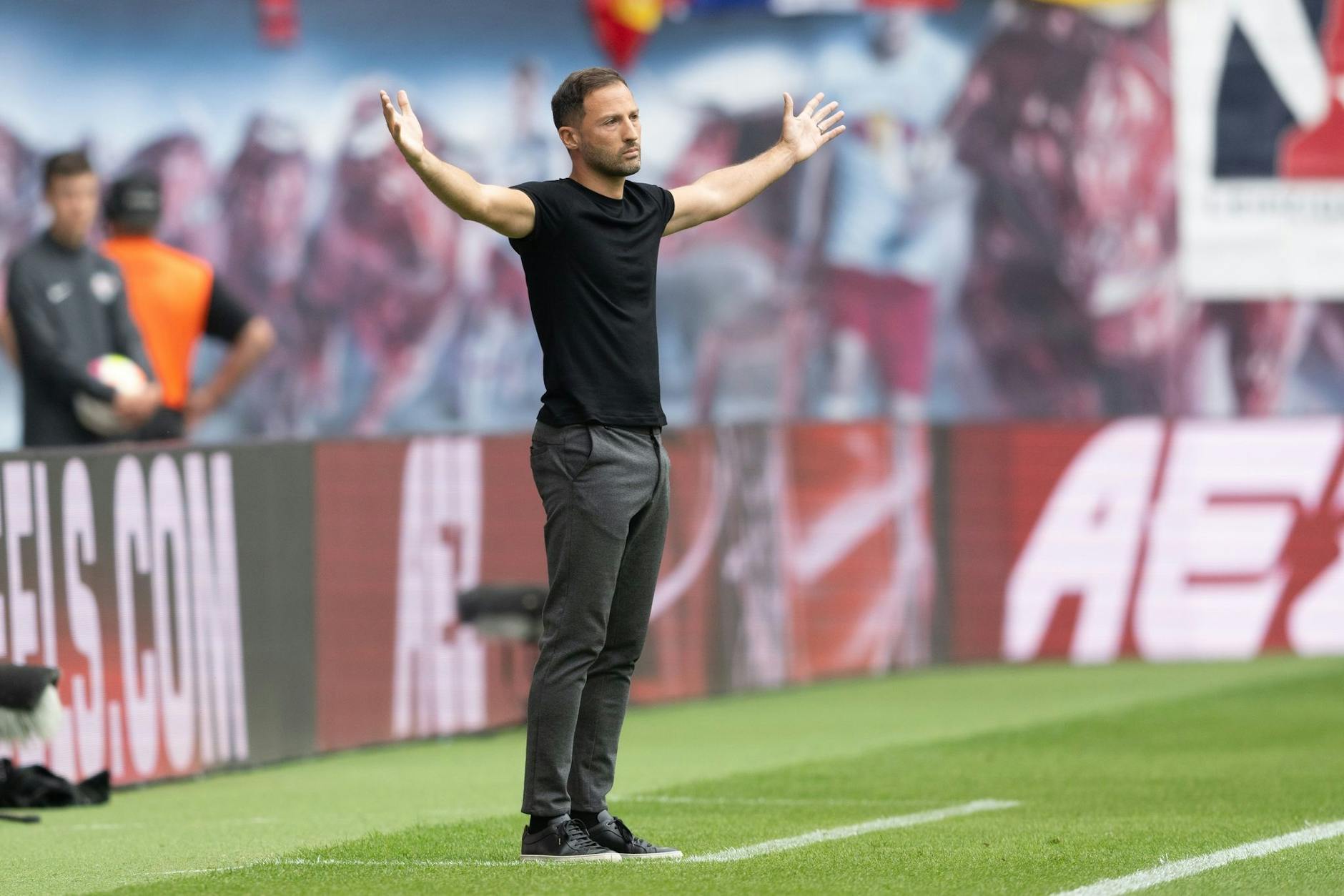 RB Leipzigs Trainer Domenico Tedesco kritisiert den Umgang mit dem FC Teutonia 05 Ottensen bei der Suche nach einem Stadion. - Nutzung nur nach schriftlicher Vereinbarung mit der dpa