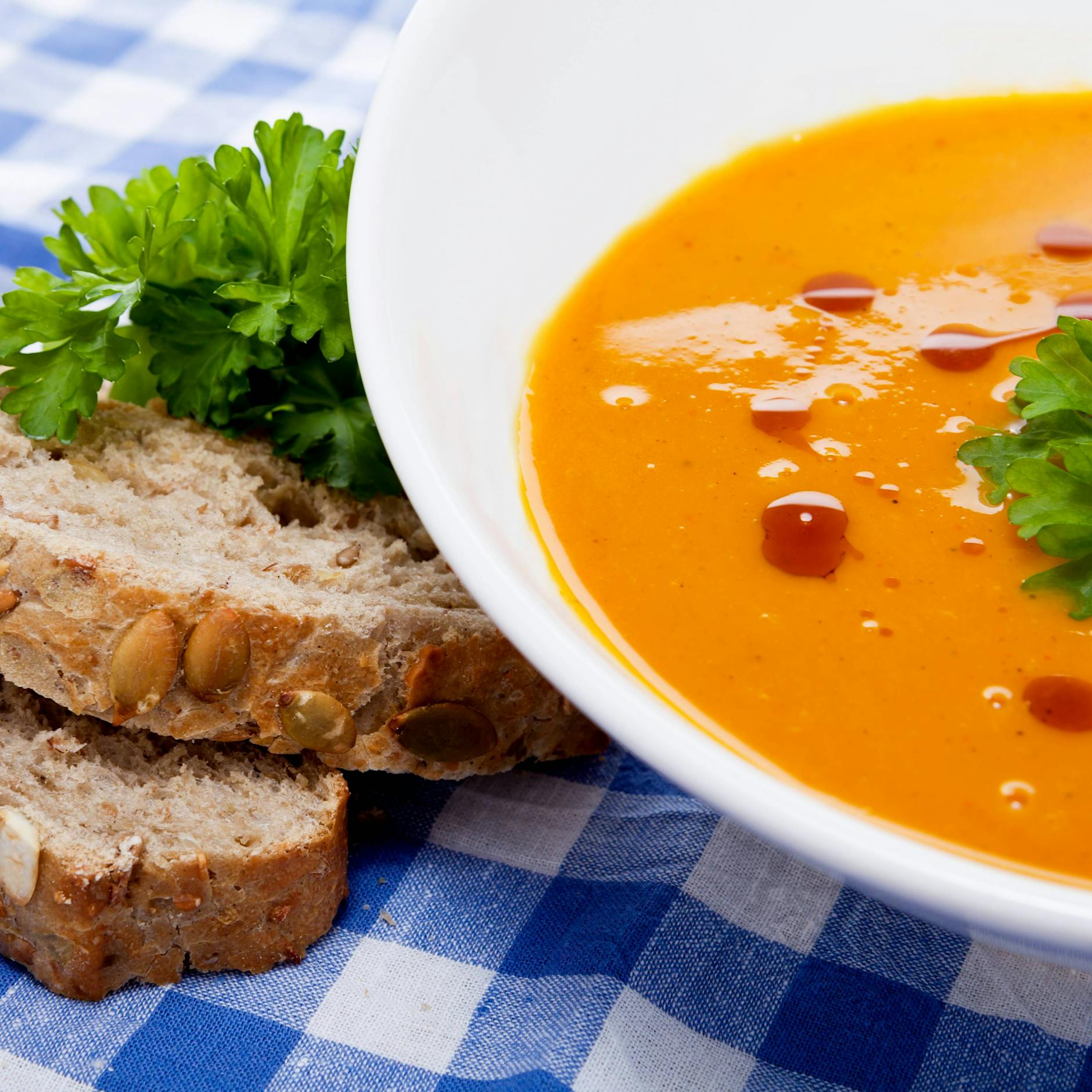 Leckere Kürbis-Süßkartoffel-Suppe: Dieses Gericht schmeckt an warmen und kalten Tagen!