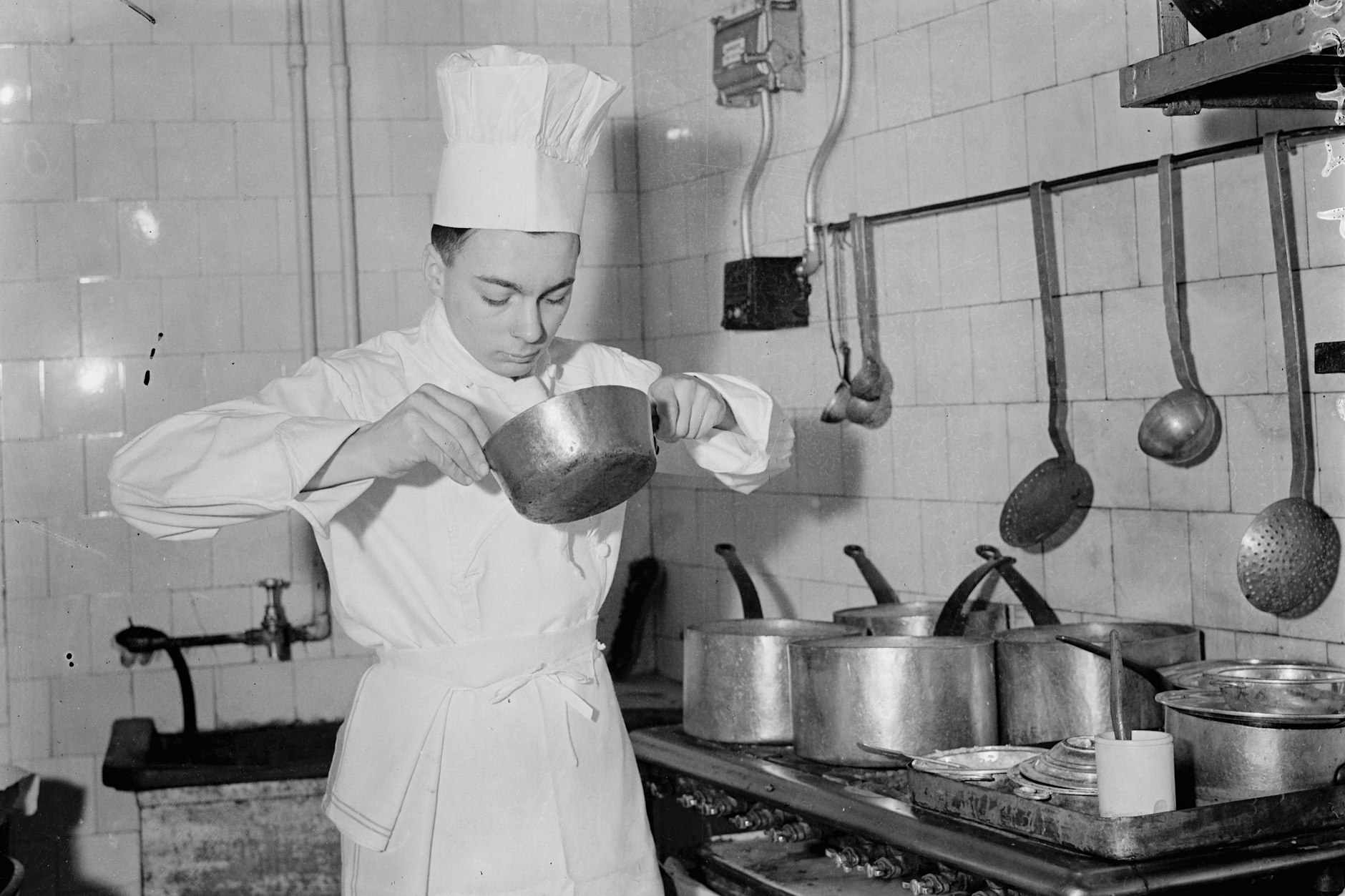 Wer in einer Brigade wie ein Profi kocht, macht alles selbst. Doch für zu Hause müssen wir manchmal auf industriell gefertigte Produkte zugreifen. Hier stellen wir die wichtigsten vor.&nbsp;