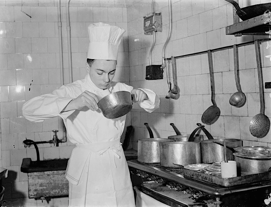 Wer in einer Brigade wie ein Profi kocht, macht alles selbst. Doch für zu Hause müssen wir manchmal auf industriell gefertigte Produkte zugreifen. Hier stellen wir die wichtigsten vor.&nbsp;