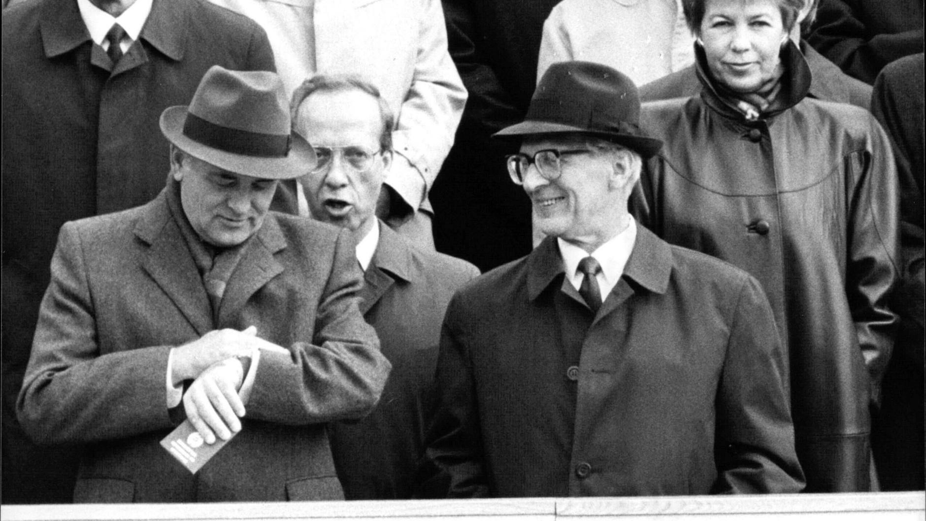 „Wer zu spät kommt, den bestraft das Leben“: Gorbis Satz während der Feier zum 40. DDR-Jahrestag (1989) nahm Erich Honecker nicht ernst.