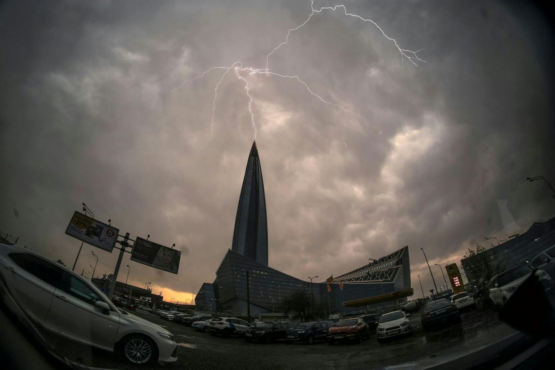 Blick auf die Zentrale des russischen Gasmonopolisten Gazprom in St. Petersburg: Der Konzern will das Geschäft mit China weiter vorantreiben.