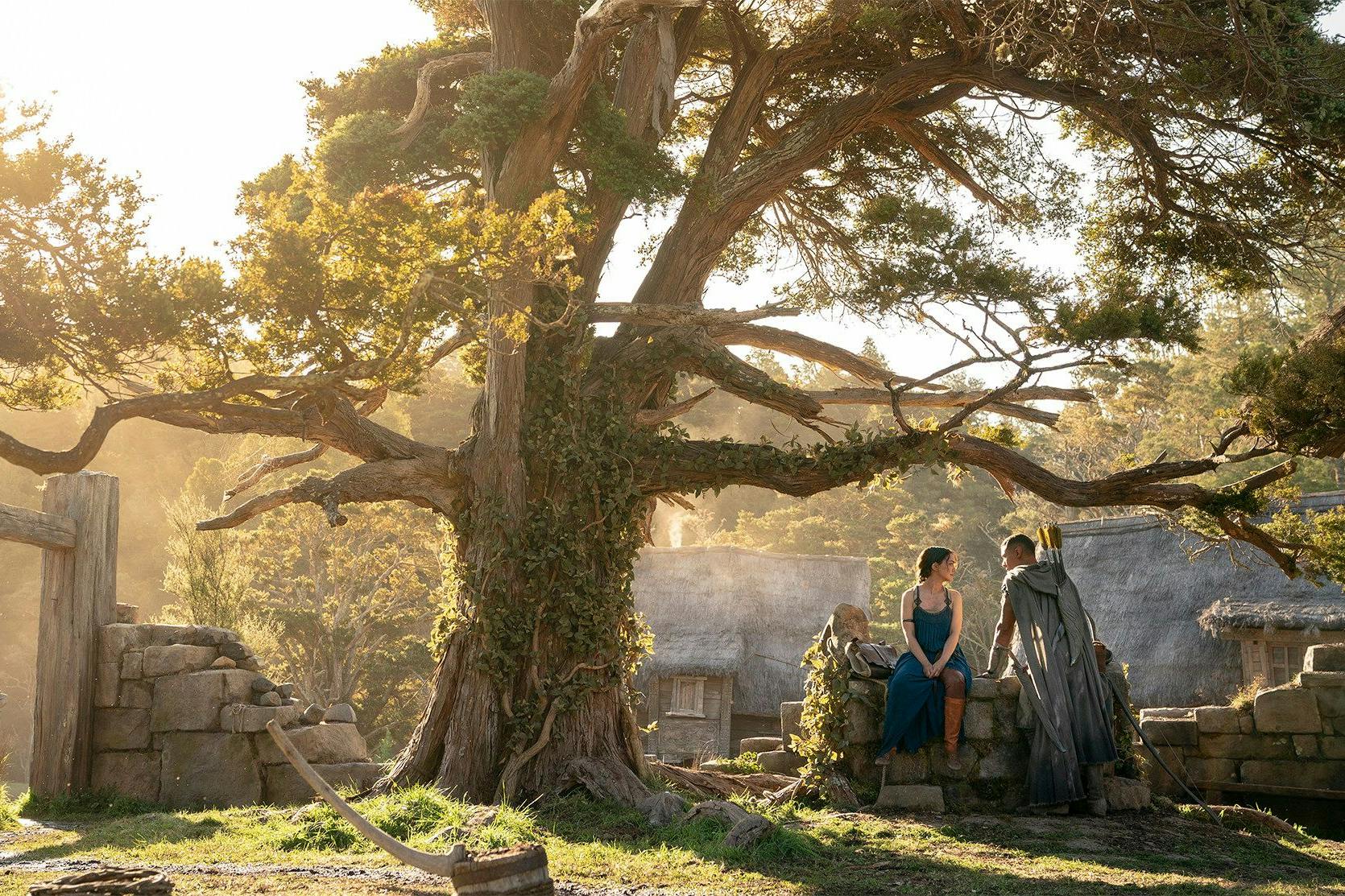 Verbotene Liebe zwischen Menschenfrau (Nazanin Boniadi) und Elbenmann (Ismael Cruz Córdova)