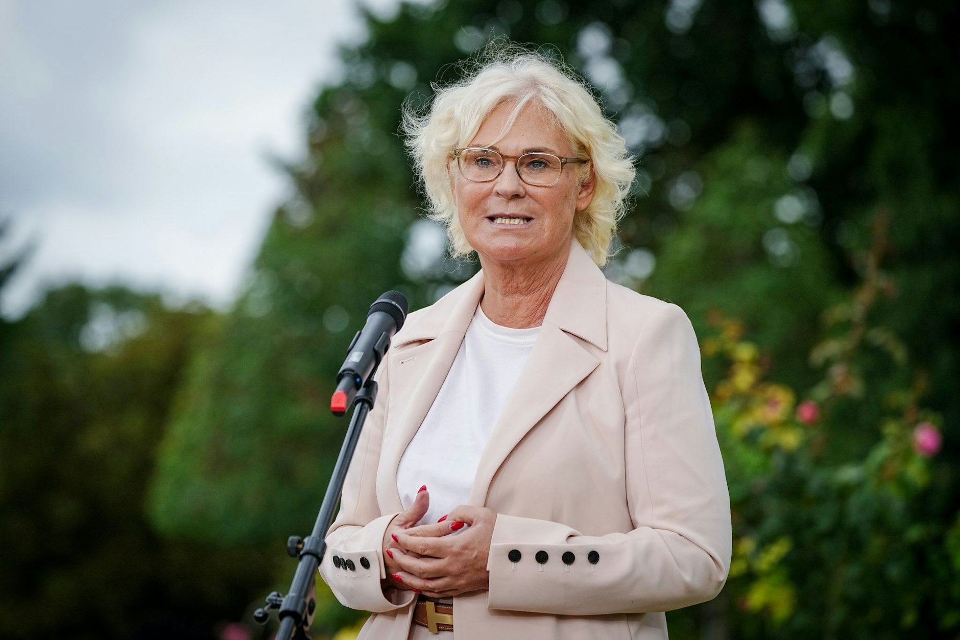 Verteidigungsministerin Christine Lambrecht sieht kaum noch Spielraum für Bundeswehr-Lieferungen in die Ukraine.  